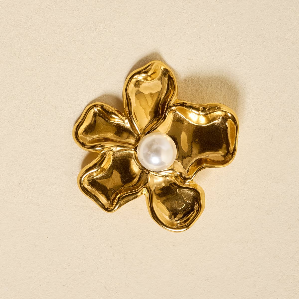 Timeless Brooch–Pearl Core Flower