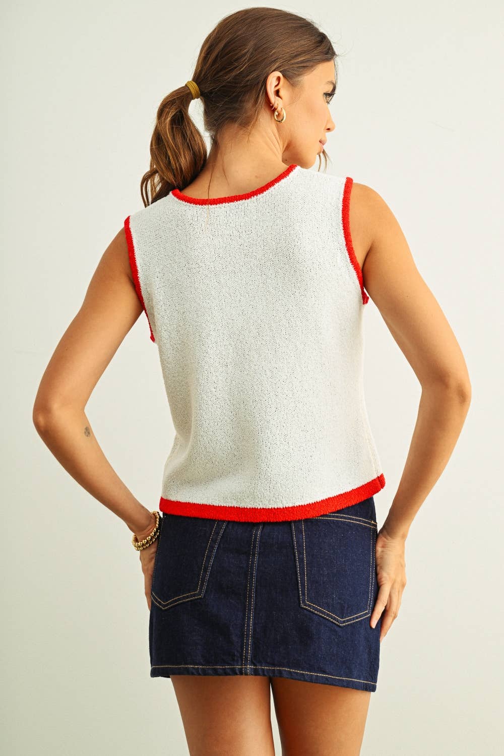 T6411   CONTRASTED PIPING FLAG KNITTED TOP: IVORY/NAVY / M