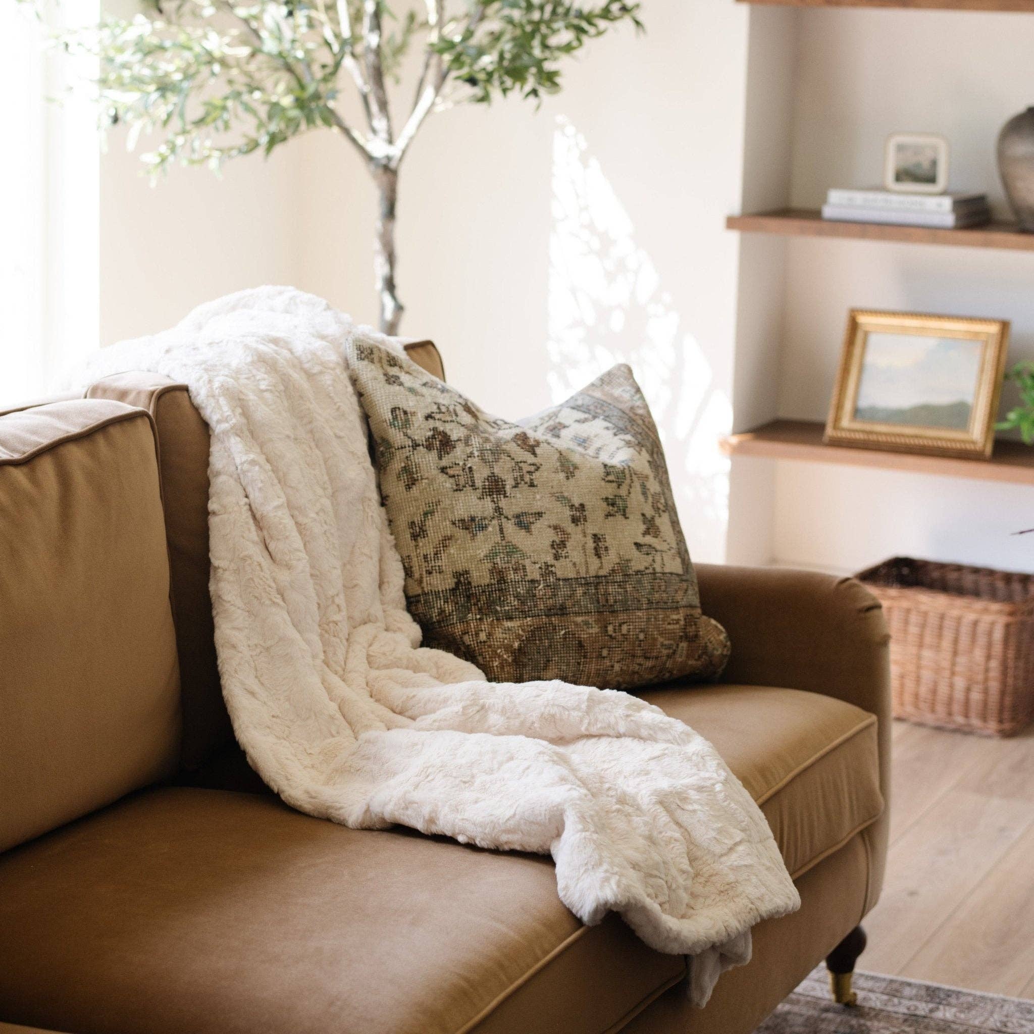 PATTERNED FAUX FUR THROW BLANKETS: Fir