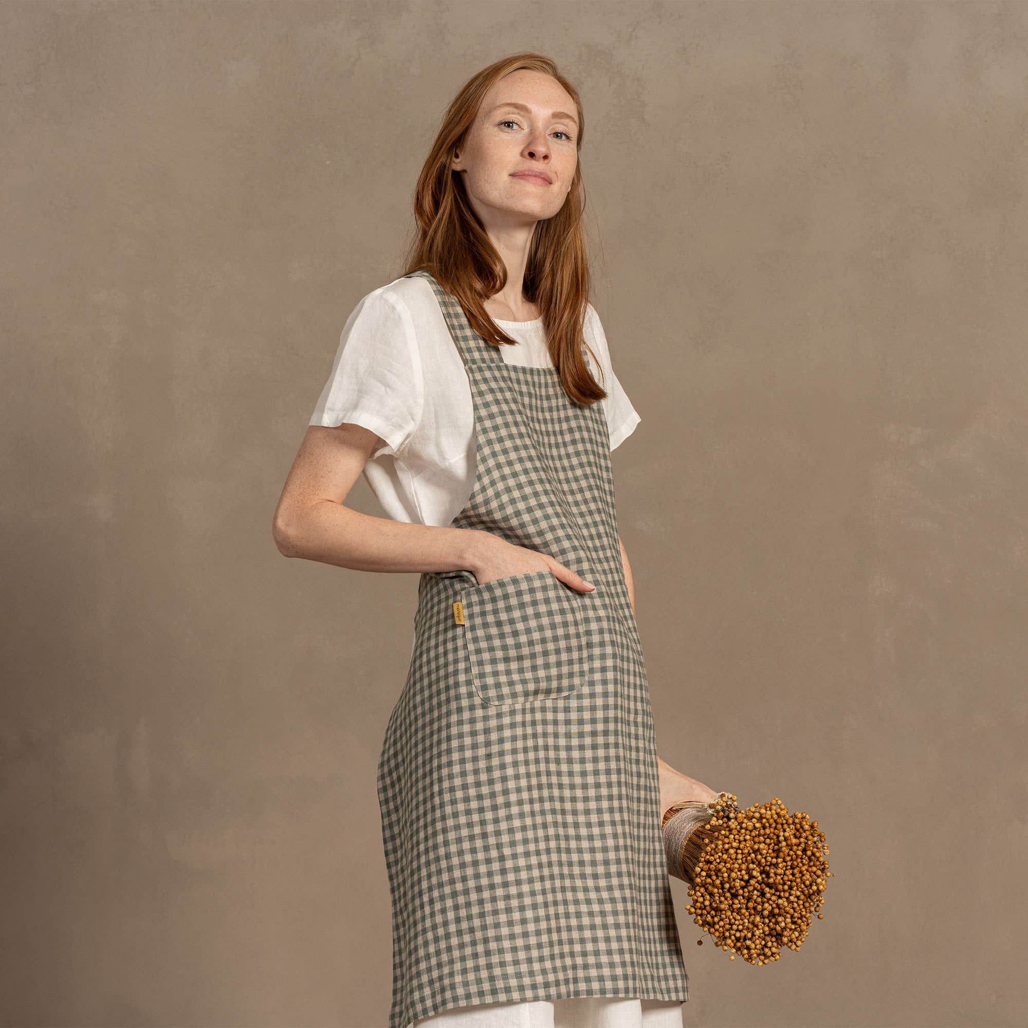 Linen Cross-Back Apron: Natural / L/XL