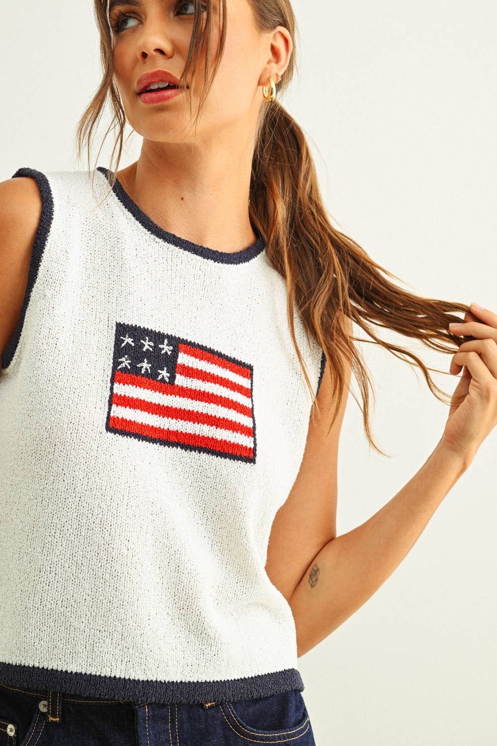 T6411   CONTRASTED PIPING FLAG KNITTED TOP: IVORY/NAVY / M