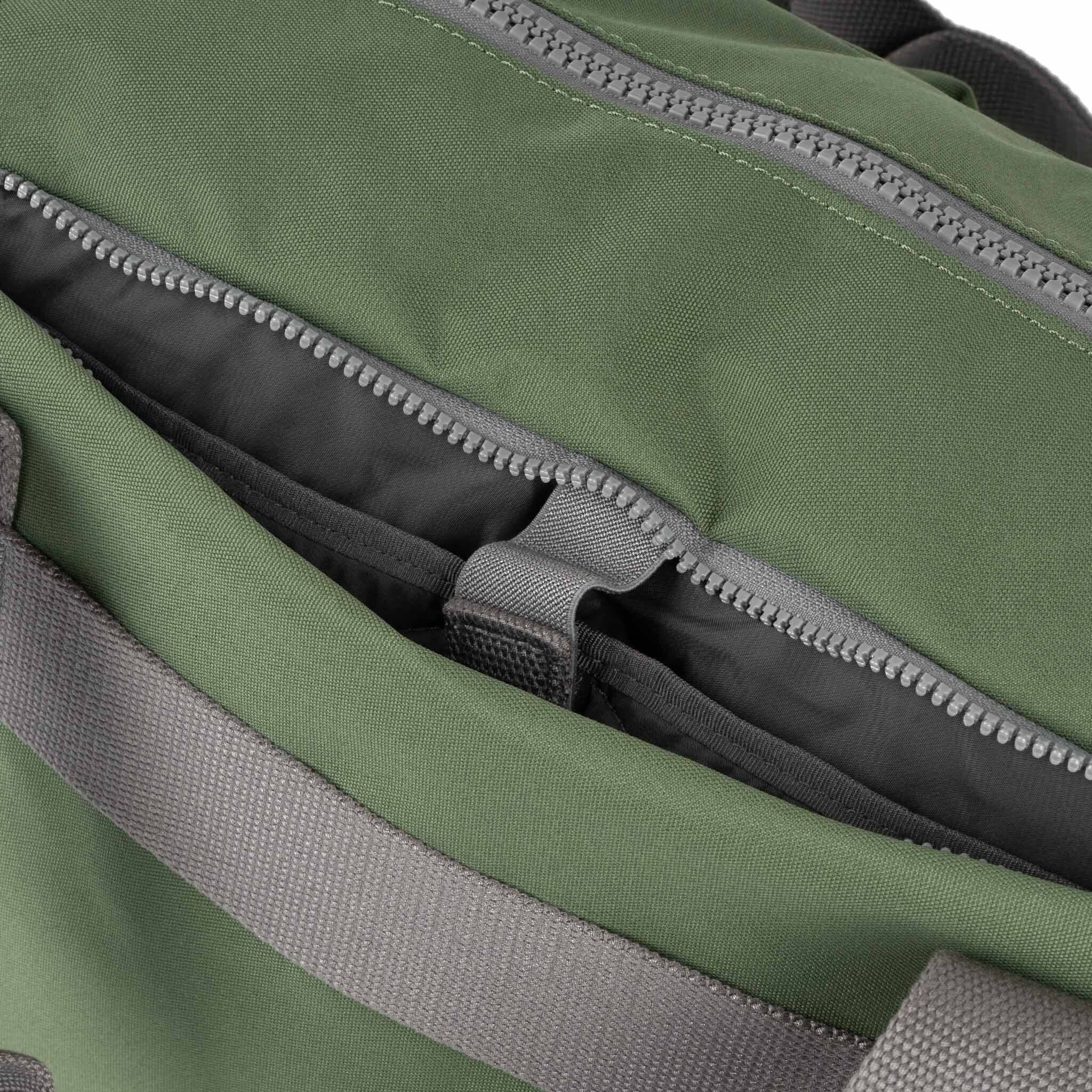 Gatwick Duffel Bag in Granite Canvas