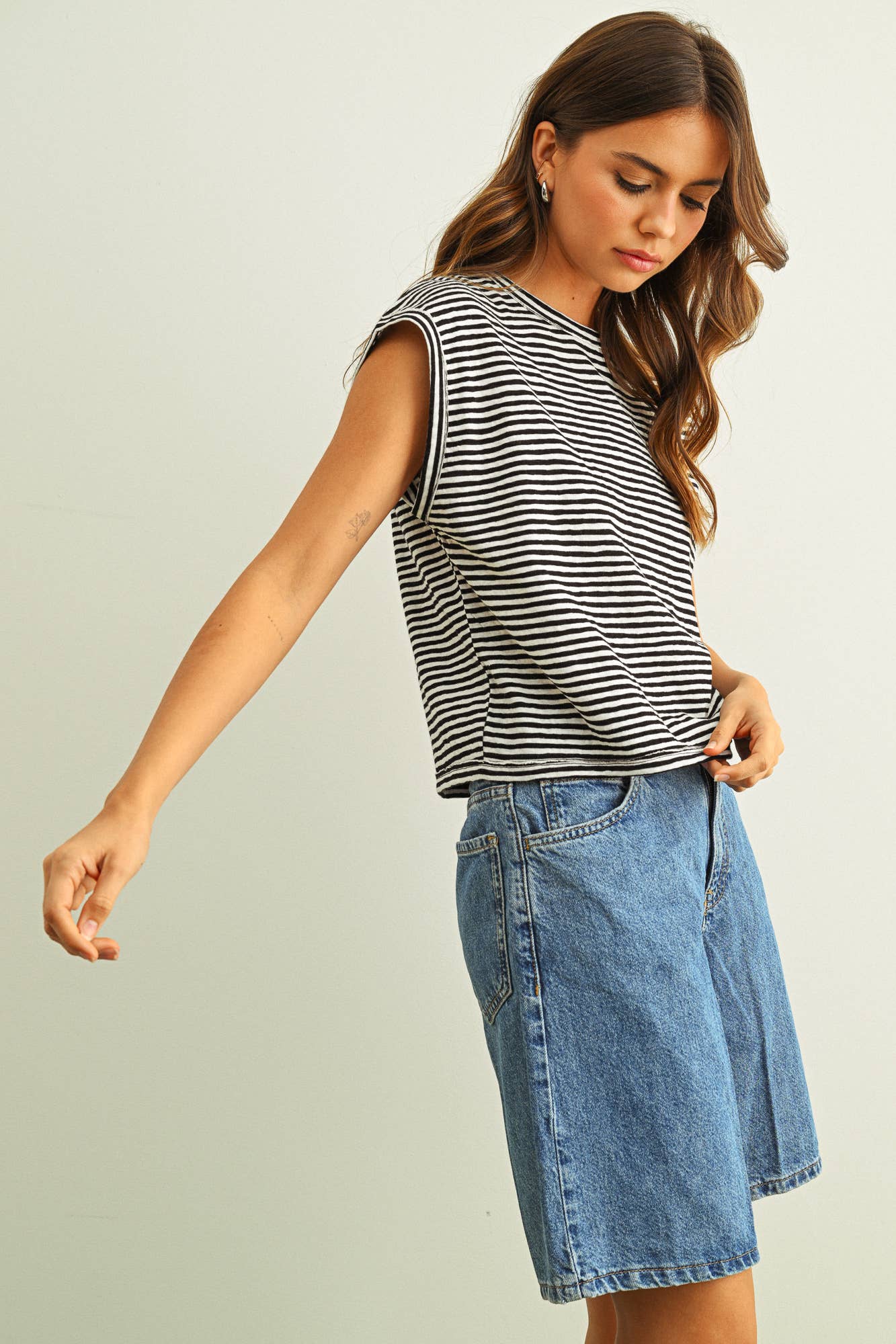 ET6213   STRIPE PATTERN SLUB TOP: TAN/WHITE / S