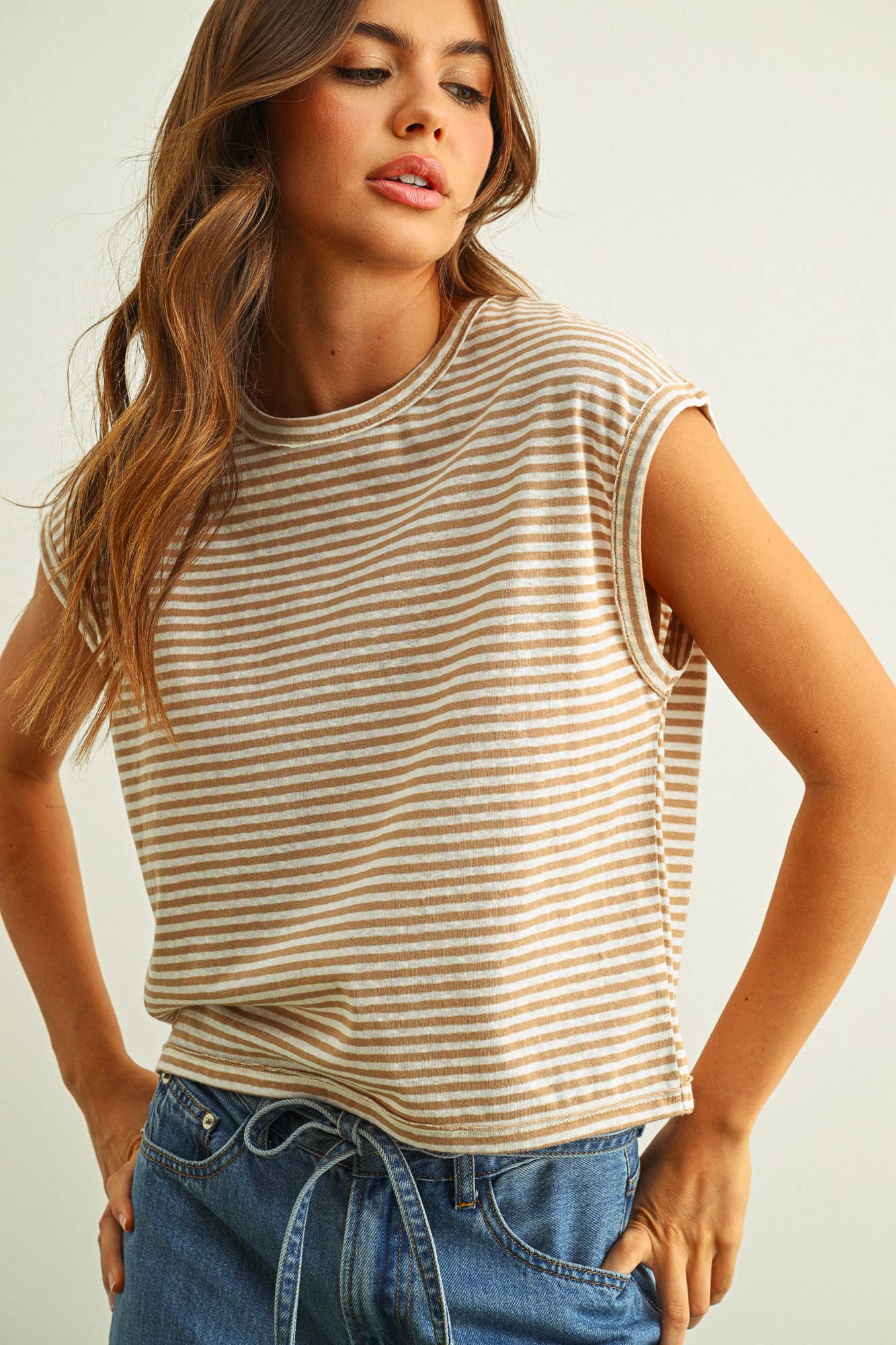 ET6213   STRIPE PATTERN SLUB TOP: TAN/WHITE / M