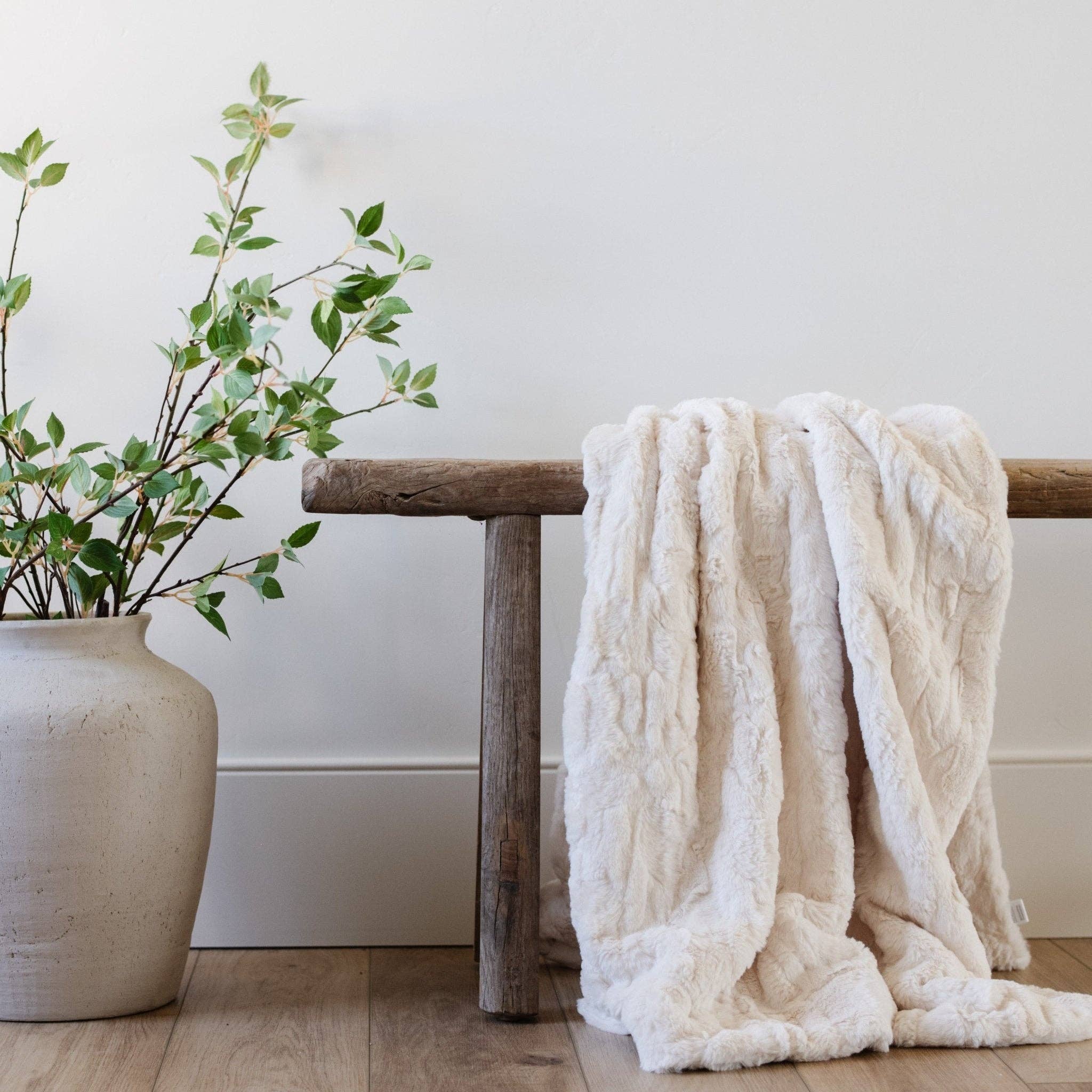 PATTERNED FAUX FUR THROW BLANKETS: Fir