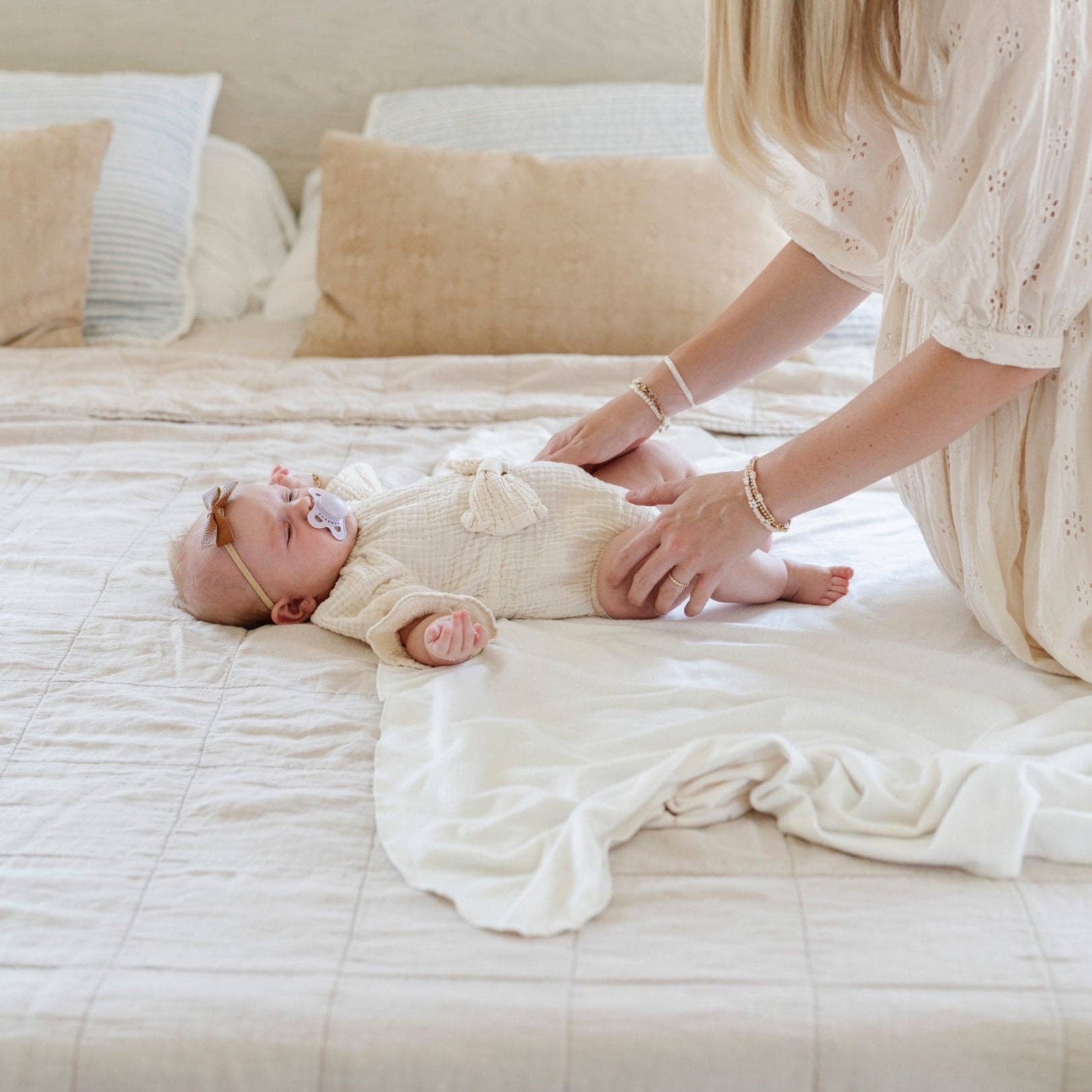 MINKY STRETCH LUXE SWADDLE/BLANKET: Floral