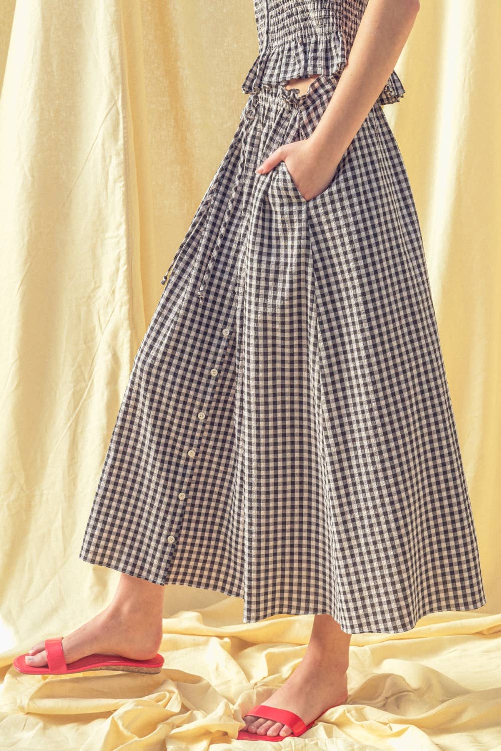 S5994ST   GINGHAM PATTERN BUTTON FRONT LONG SKIRT: RED / M