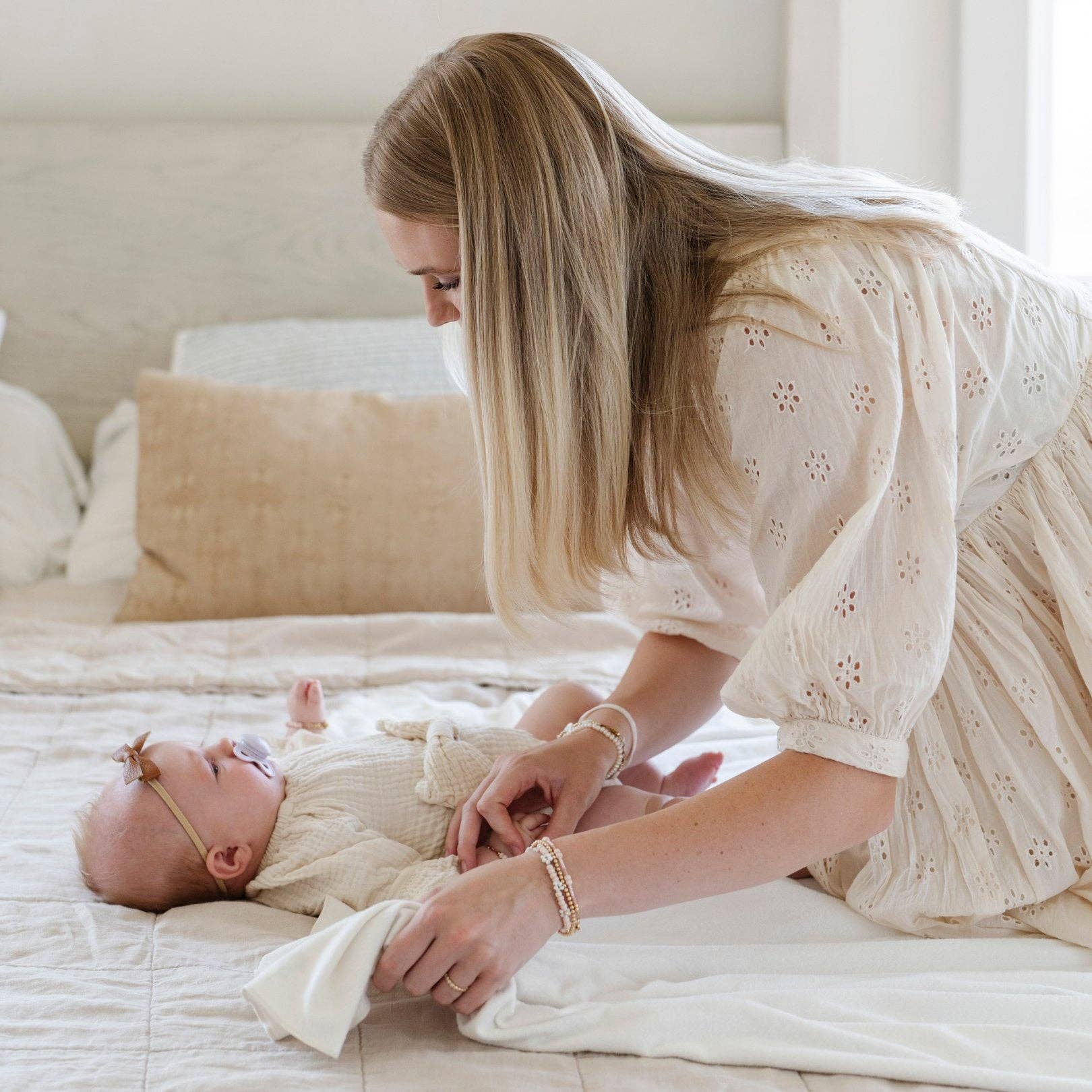 MINKY STRETCH LUXE SWADDLE/BLANKET: Floral