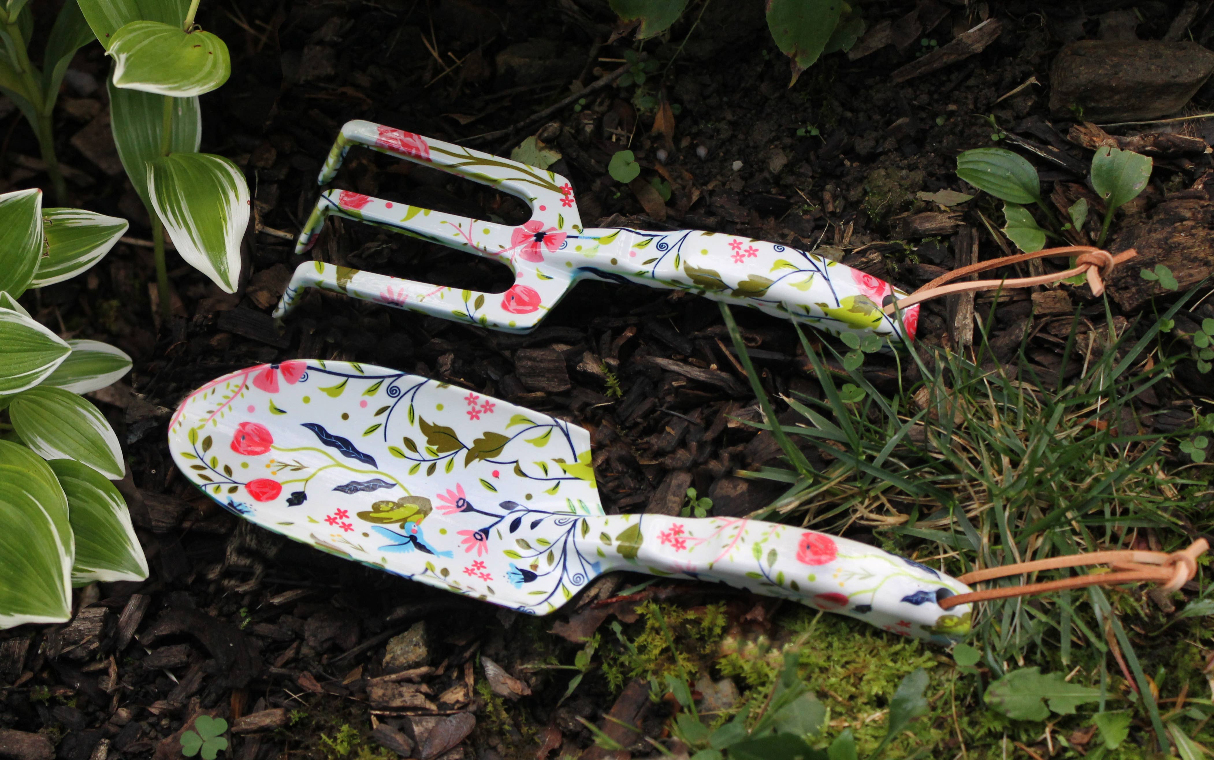 Garden Tool Set with Garden of Paradise Print