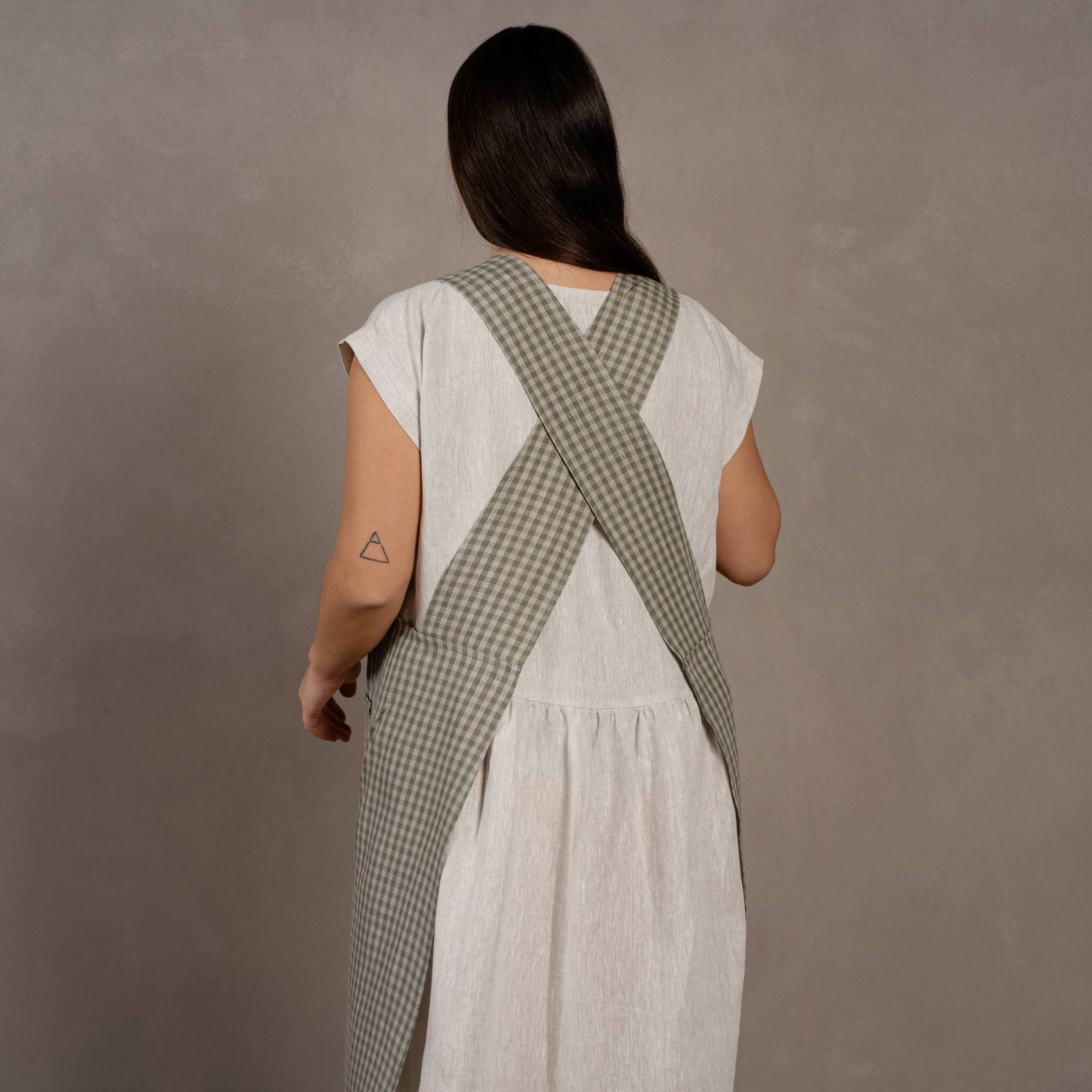 Linen Cross-Back Apron: Shadow Purple / L/XL