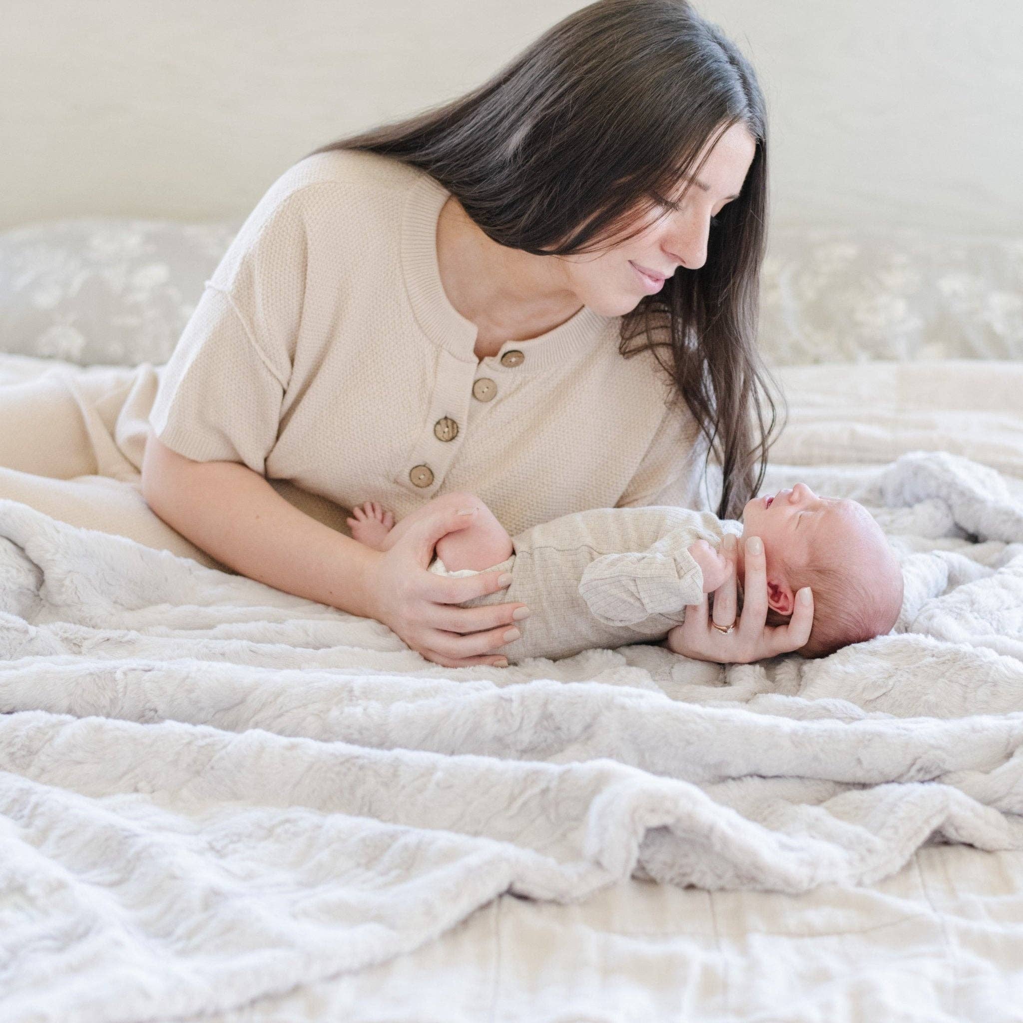PATTERNED FAUX FUR THROW BLANKETS: Fir