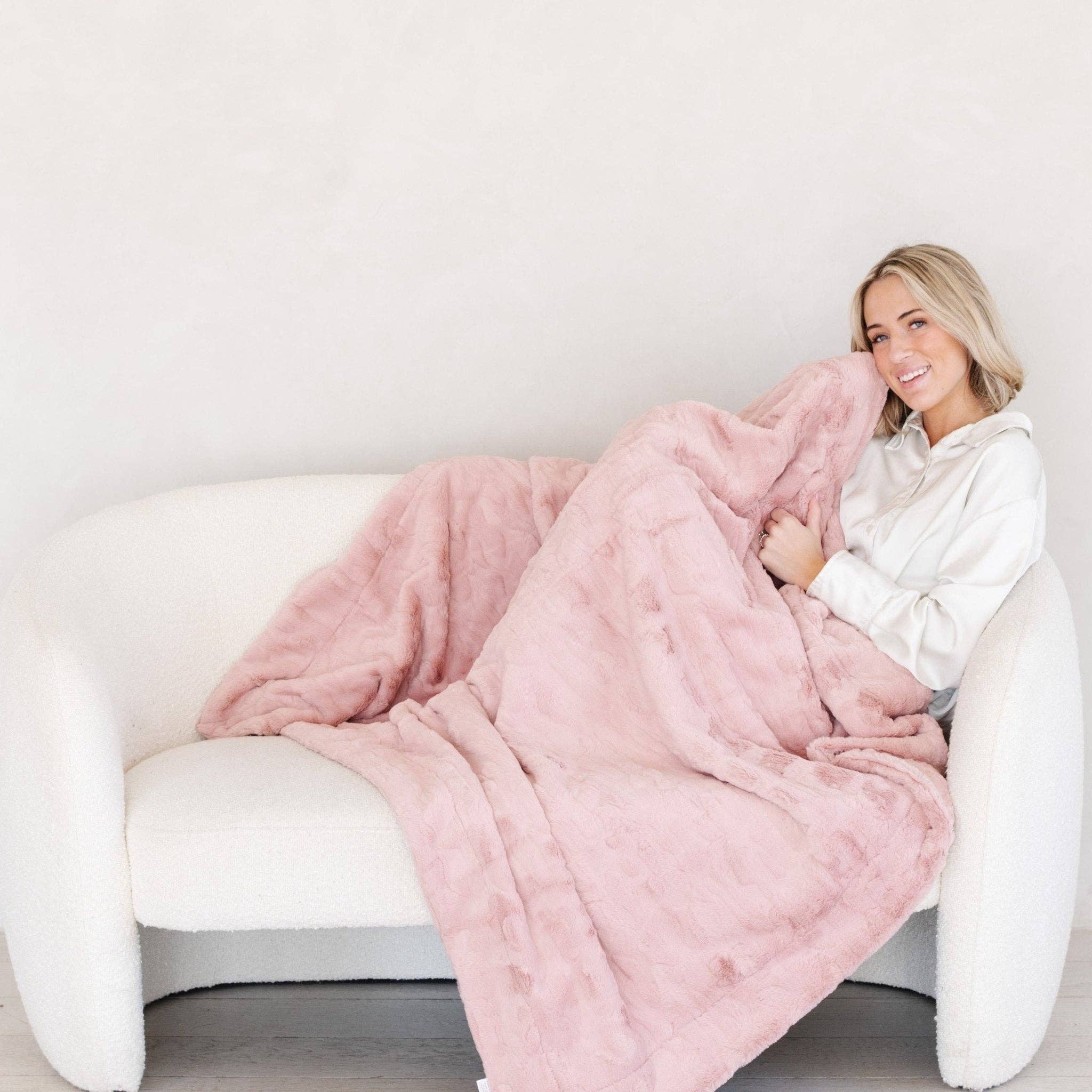 PATTERNED FAUX FUR XL THROW BLANKETS: Ivory