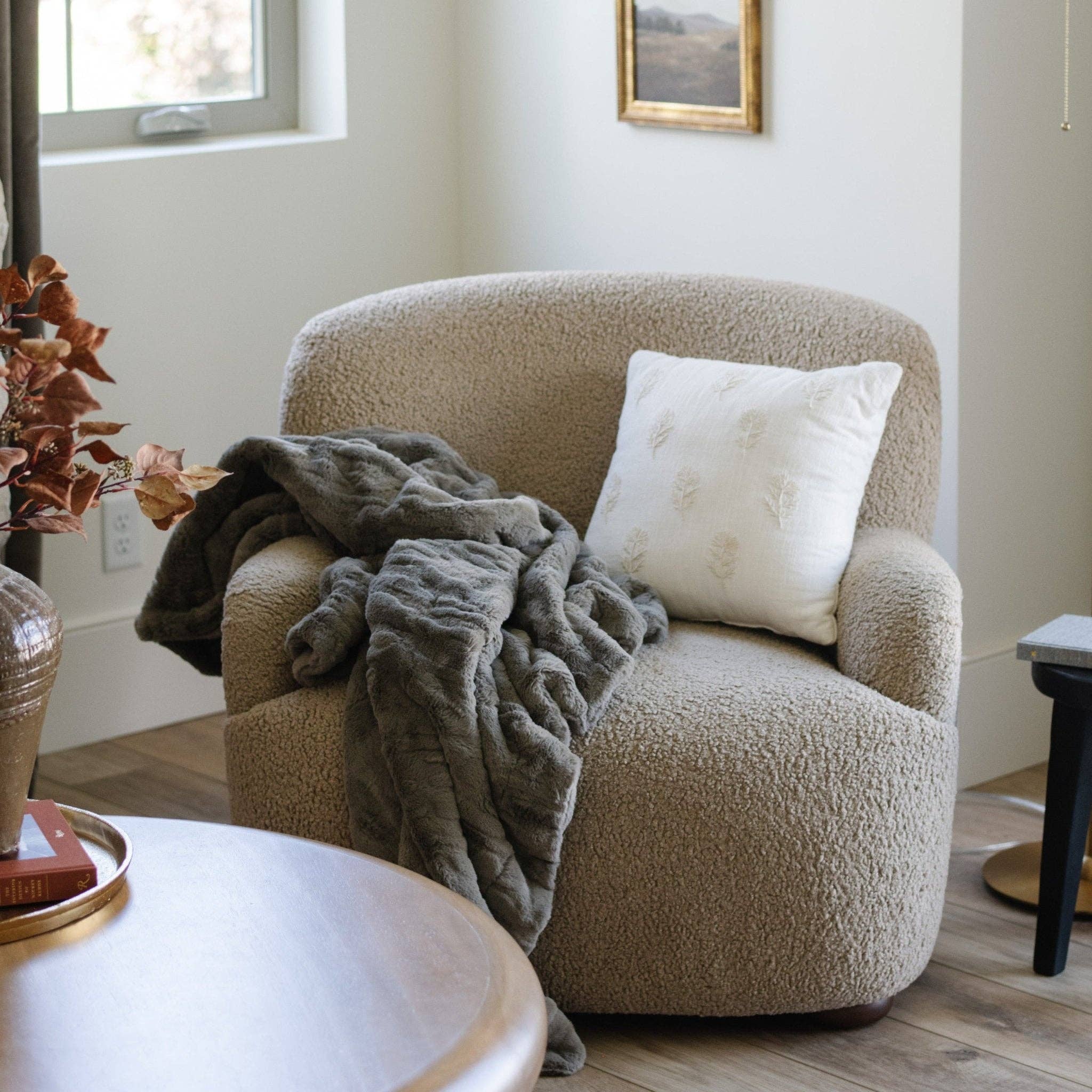 PATTERNED FAUX FUR THROW BLANKETS: Fir