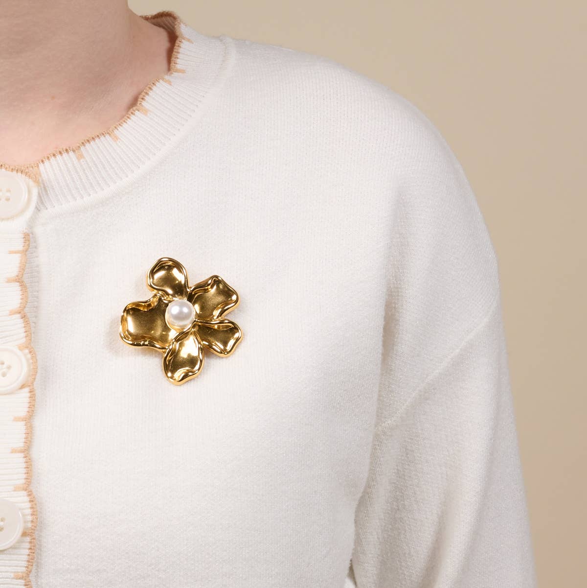 Timeless Brooch–Pearl Core Flower