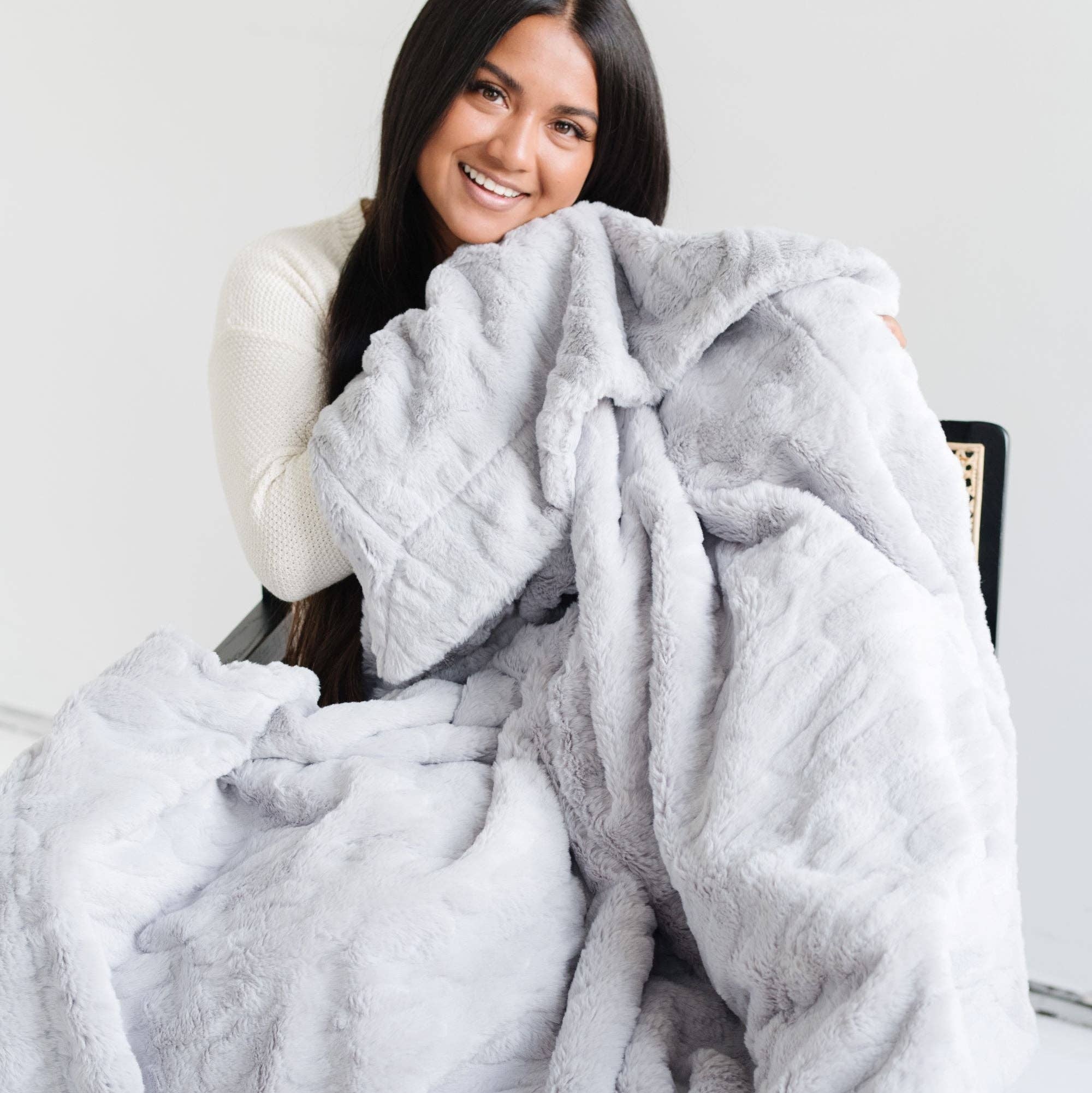 PATTERNED FAUX FUR XL THROW BLANKETS: Ivory