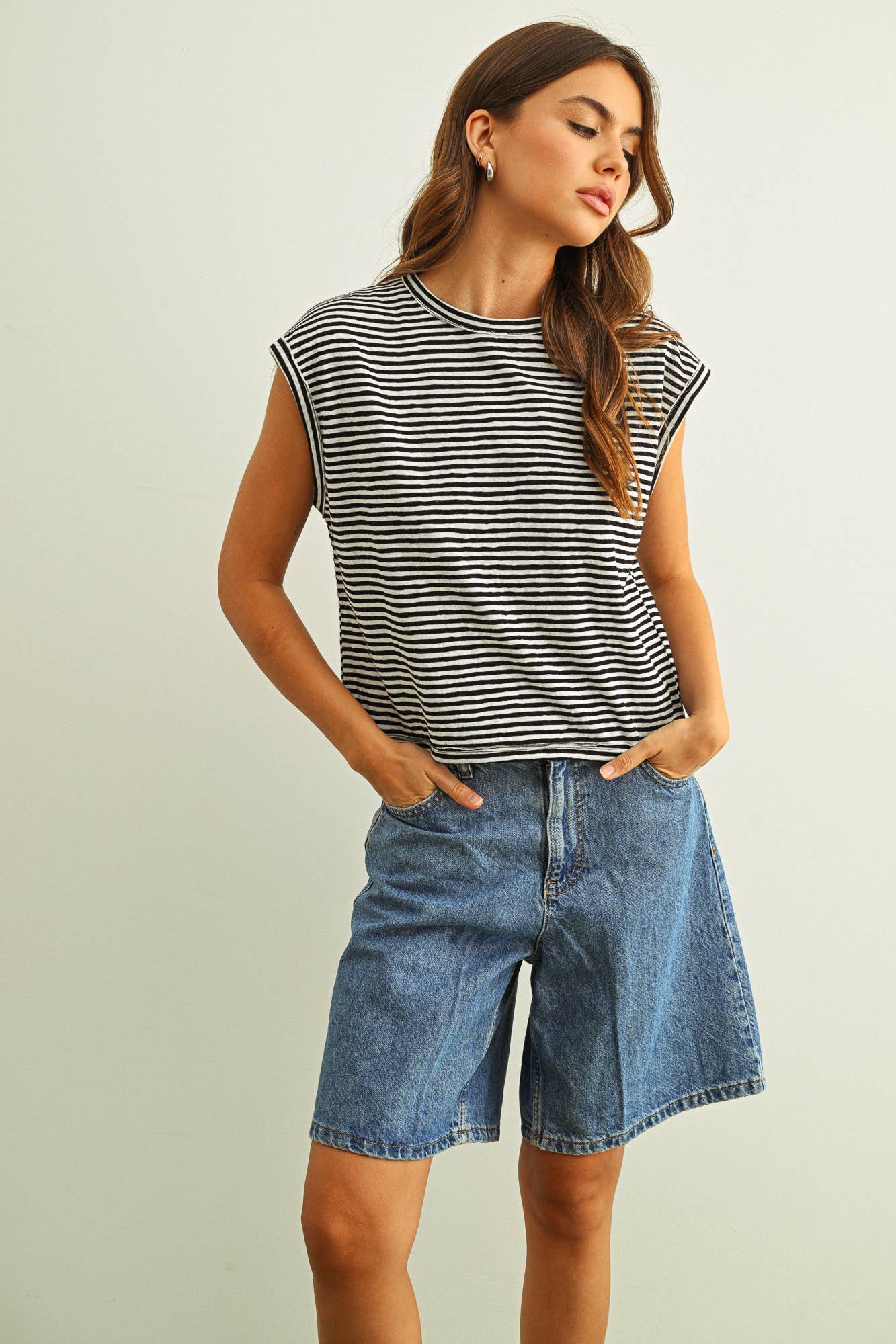 ET6213   STRIPE PATTERN SLUB TOP: TAN/WHITE / M