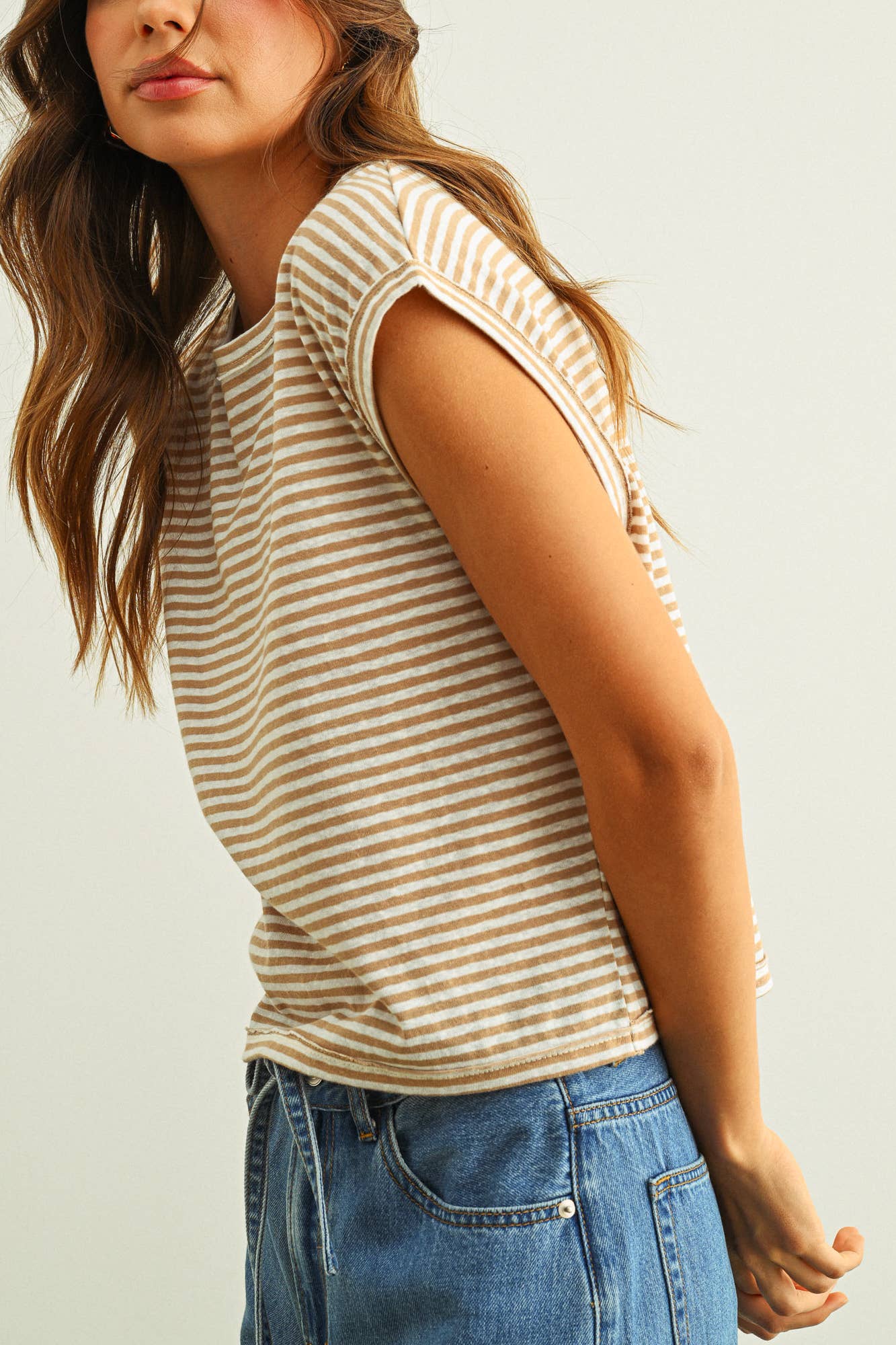 ET6213   STRIPE PATTERN SLUB TOP: TAN/WHITE / M