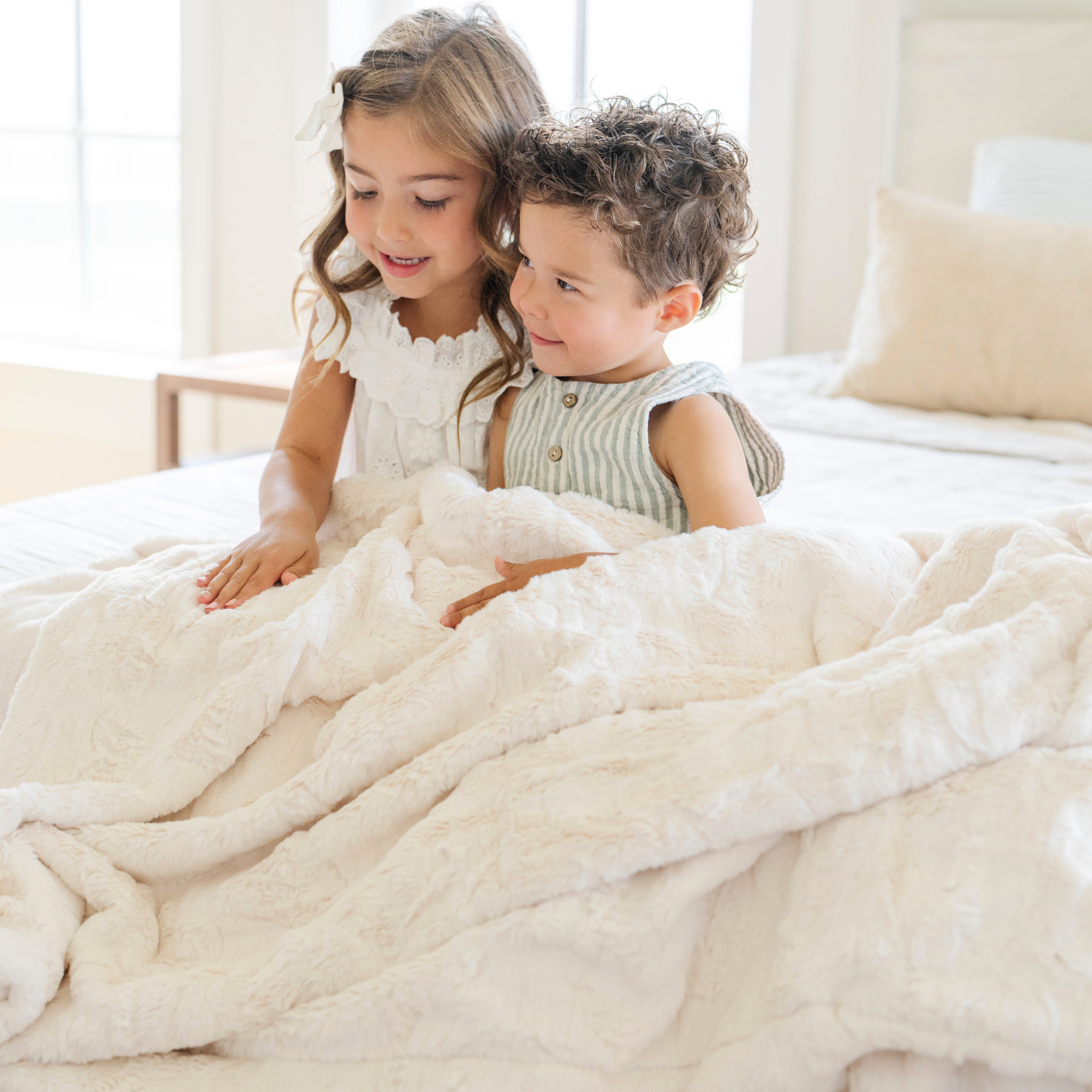 PATTERNED FAUX FUR XL THROW BLANKETS: Buff