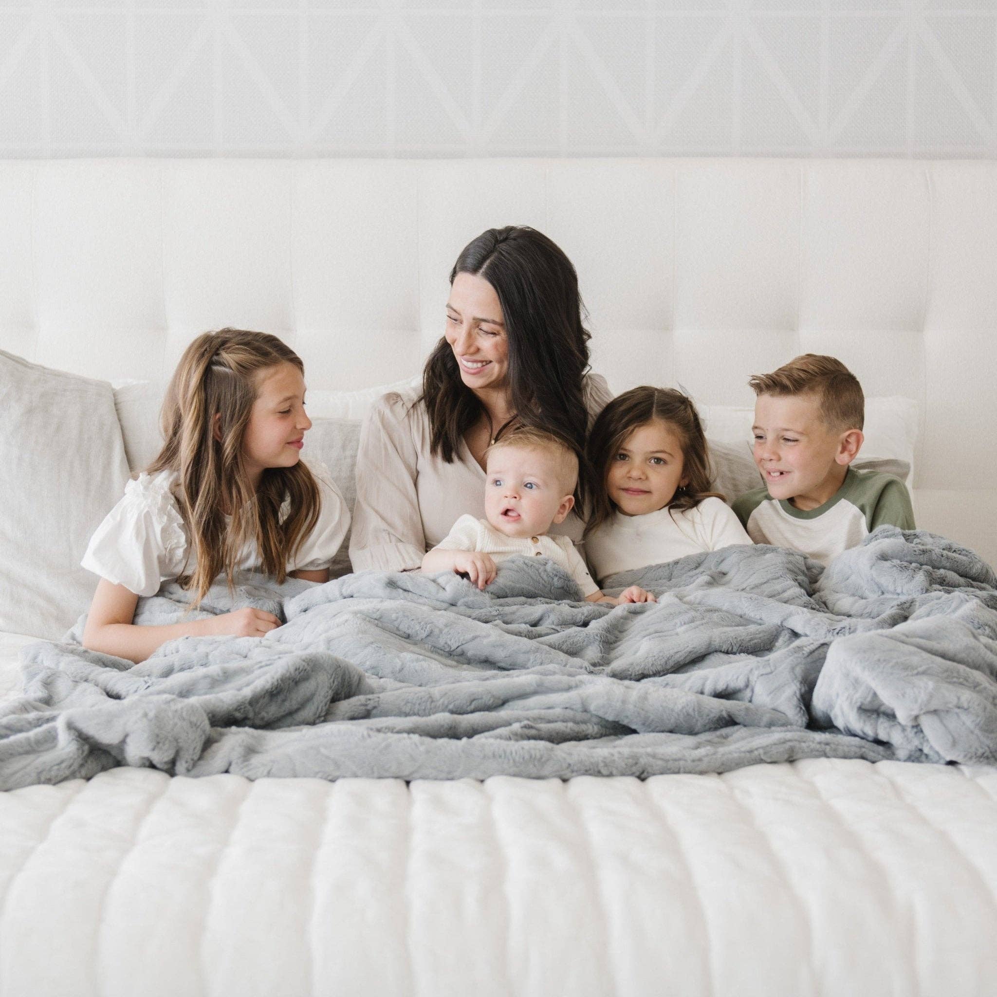PATTERNED FAUX FUR XL THROW BLANKETS: Buff