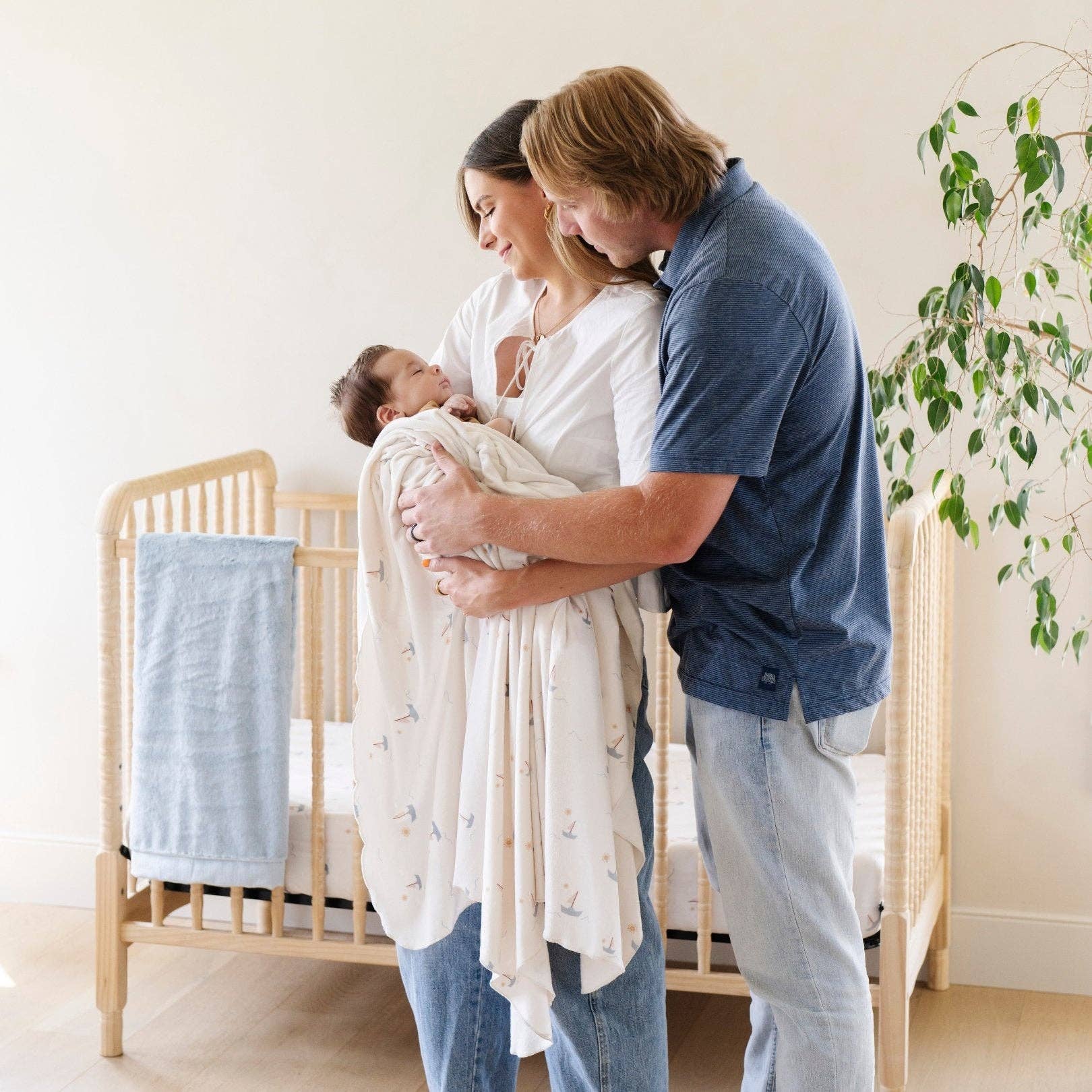 MINKY STRETCH LUXE SWADDLE/BLANKET: Floral