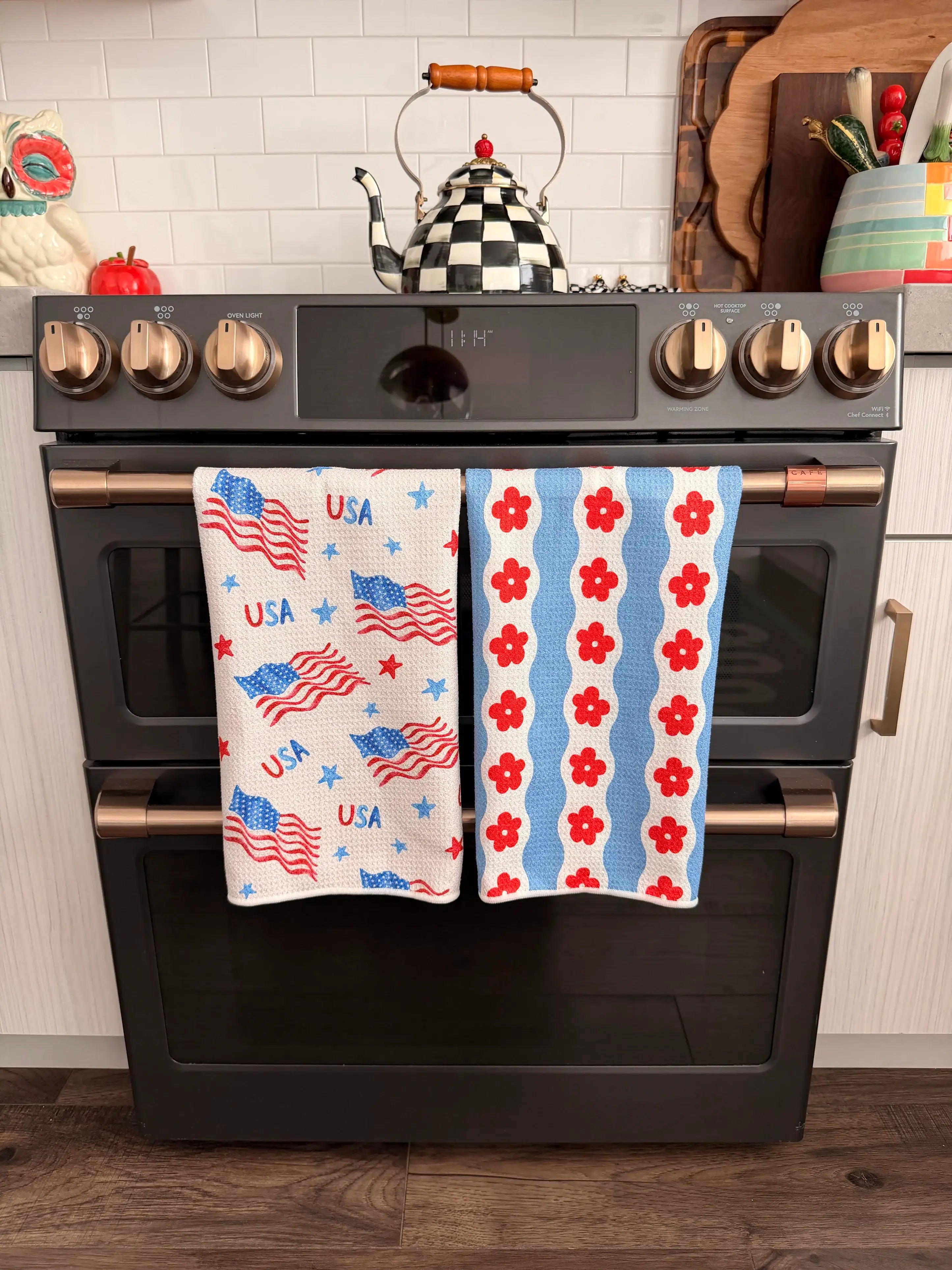 Betty: Double-Sided Hand Towel: Blue/White / Hand Towel (17 in x 27 in)