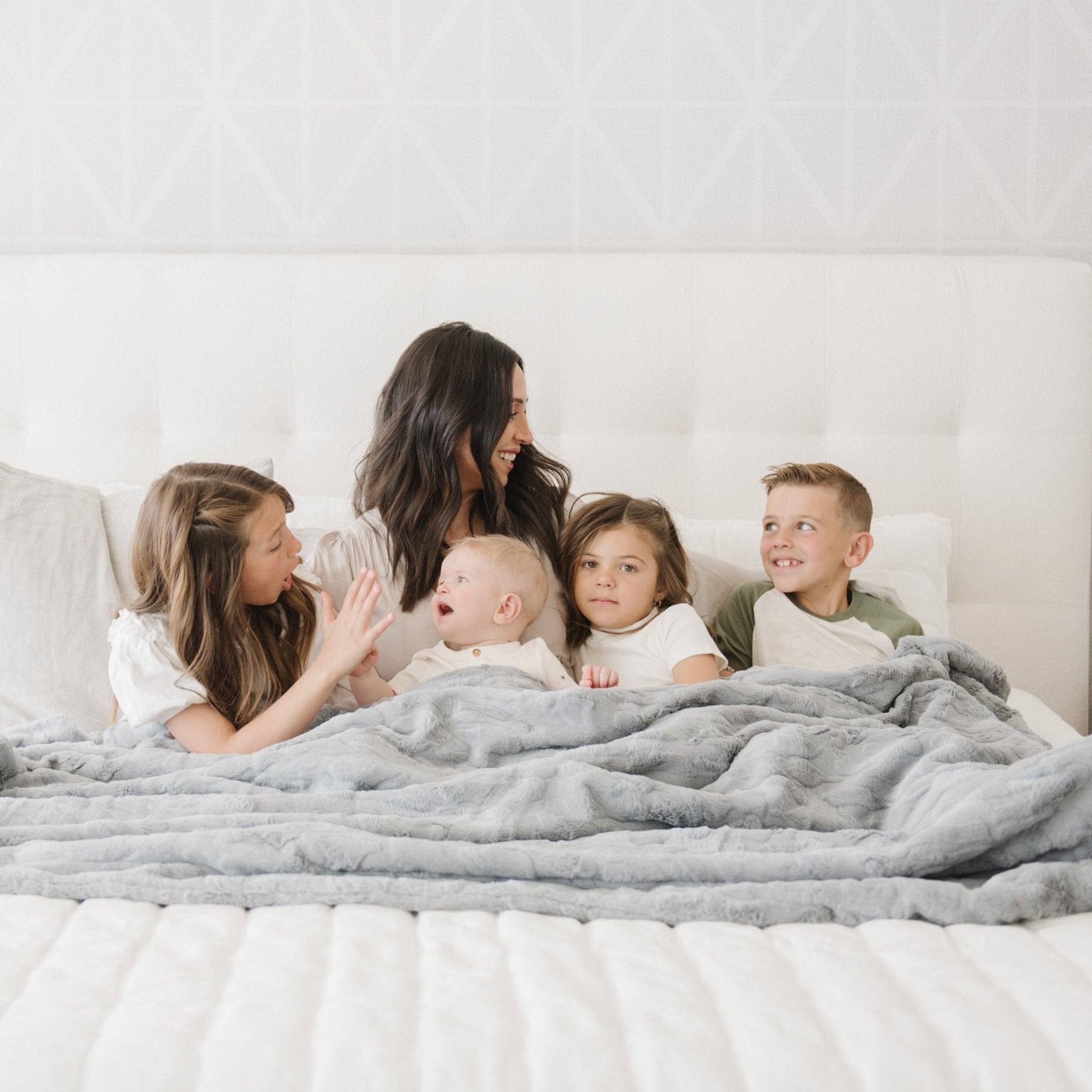 PATTERNED FAUX FUR XL THROW BLANKETS: Ivory