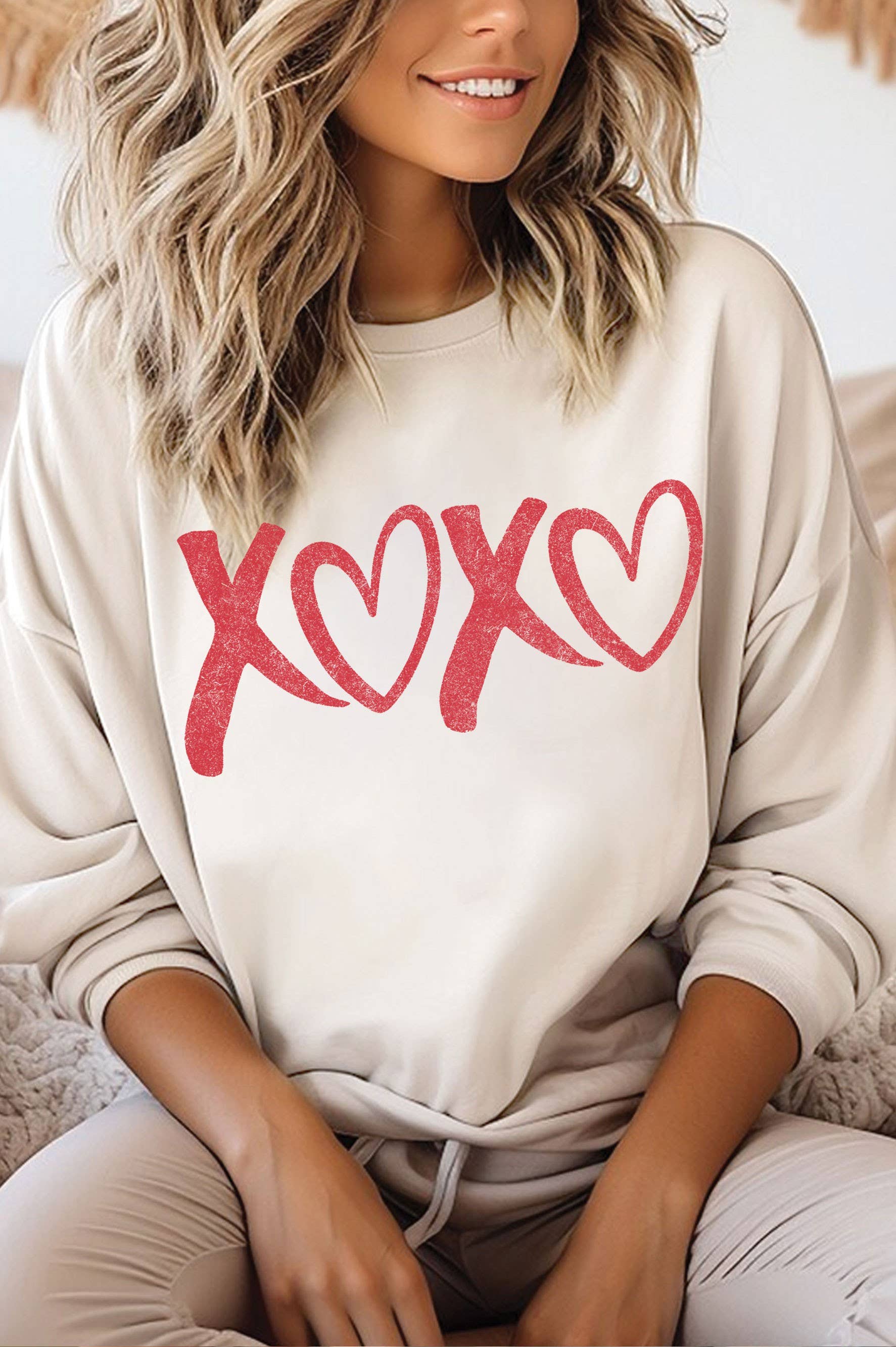 XOXO VALENTINE GRAPHIC BRUSHED SWEATSHIRTS: NATURAL