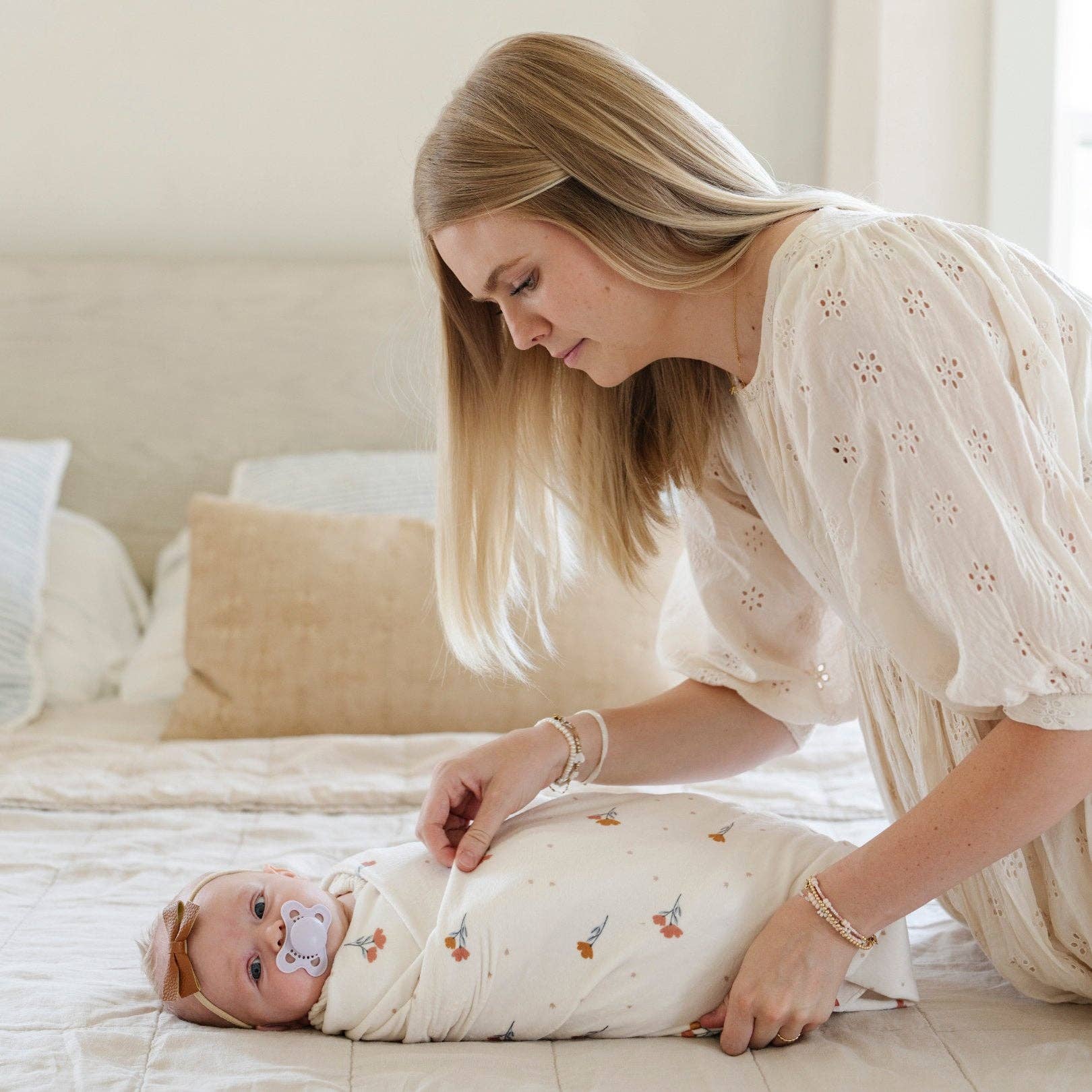MINKY STRETCH LUXE SWADDLE/BLANKET: Floral