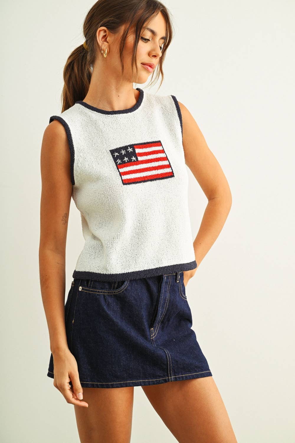 T6411   CONTRASTED PIPING FLAG KNITTED TOP: IVORY/NAVY / L