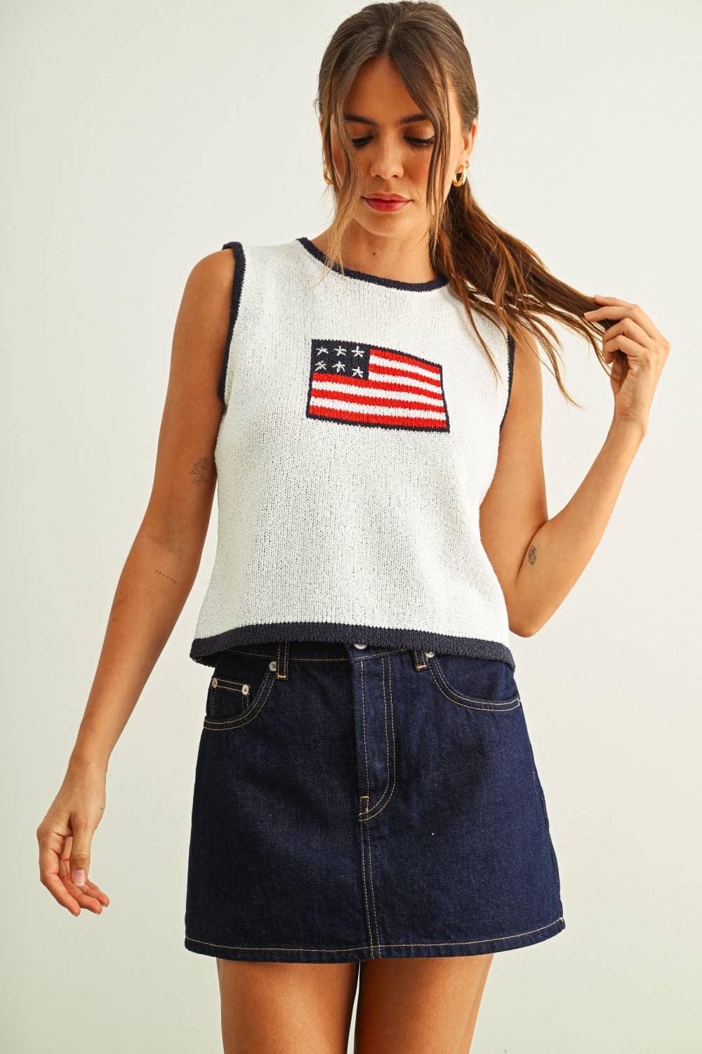T6411   CONTRASTED PIPING FLAG KNITTED TOP: IVORY/NAVY / L