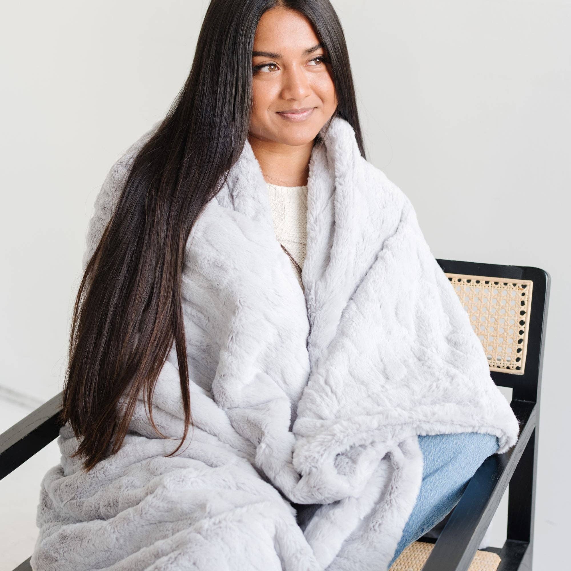 PATTERNED FAUX FUR THROW BLANKETS: Fir
