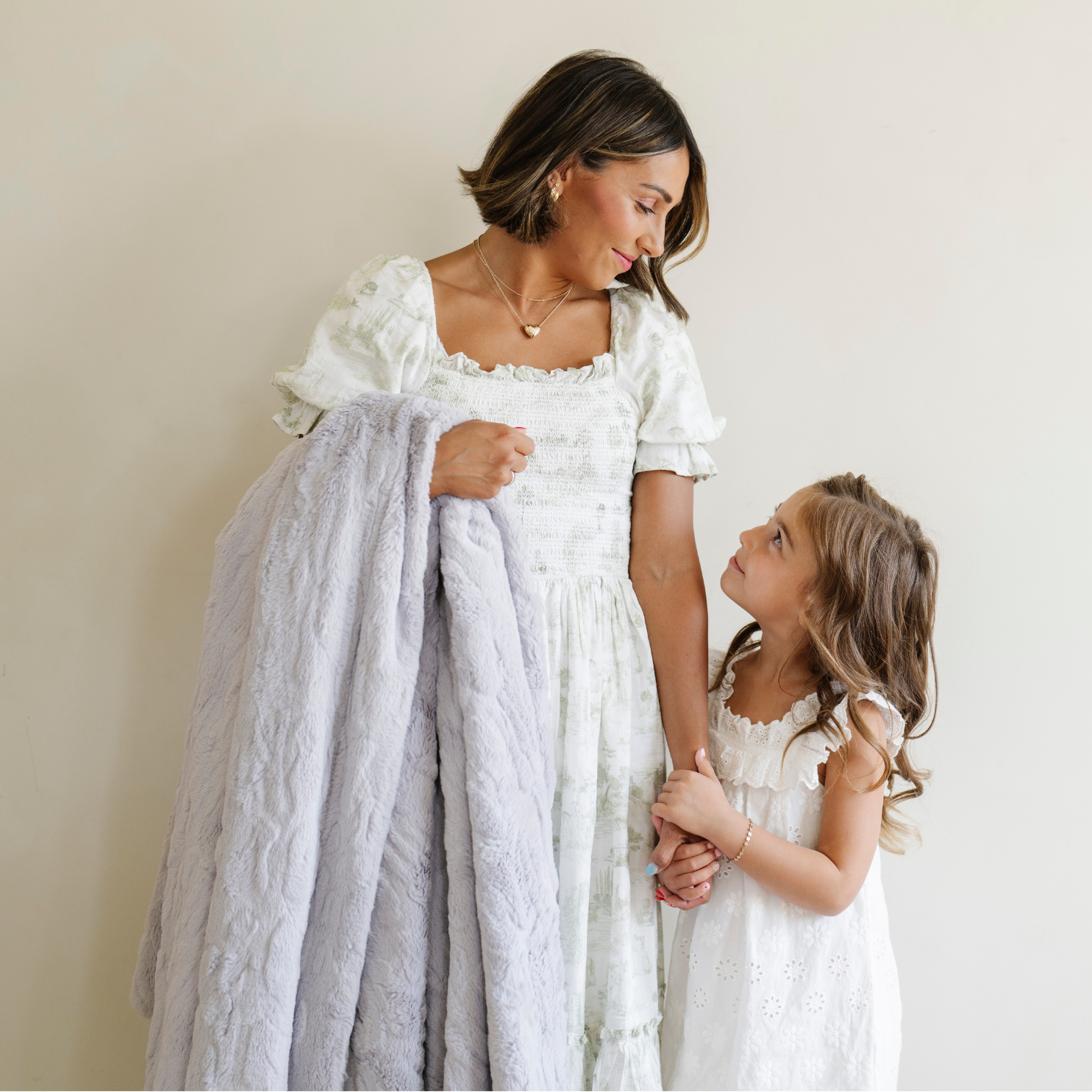 PATTERNED FAUX FUR THROW BLANKETS: Fir