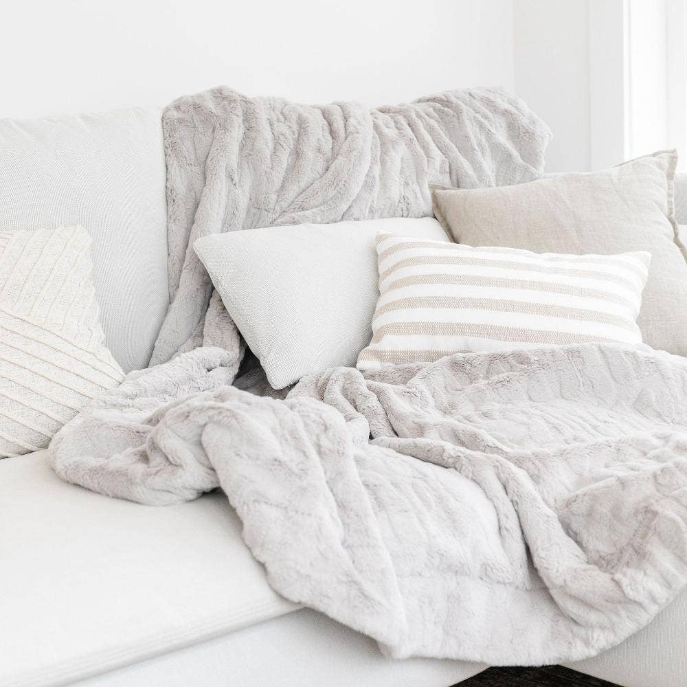 PATTERNED FAUX FUR XL THROW BLANKETS: Ivory
