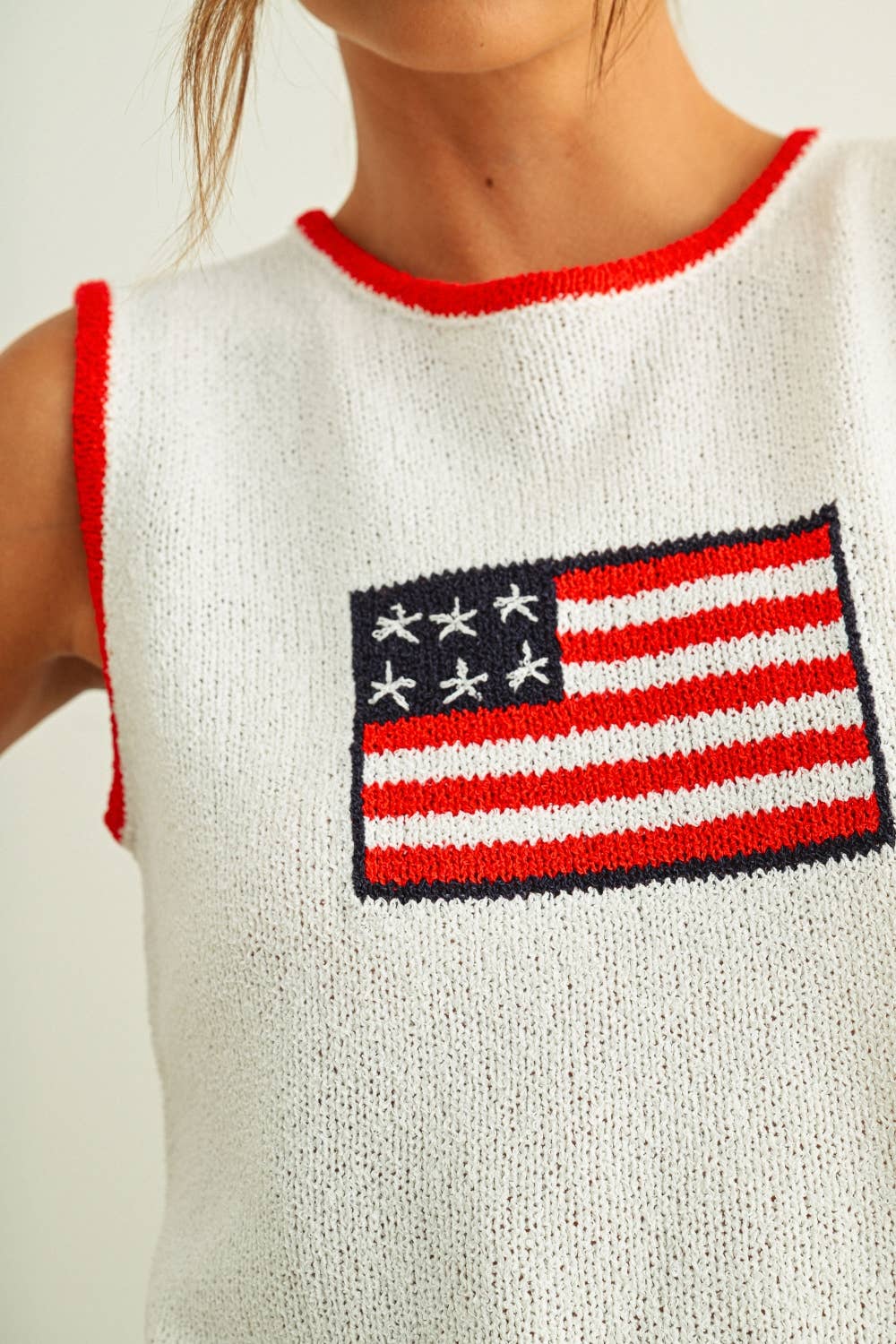 T6411   CONTRASTED PIPING FLAG KNITTED TOP: IVORY/NAVY / M