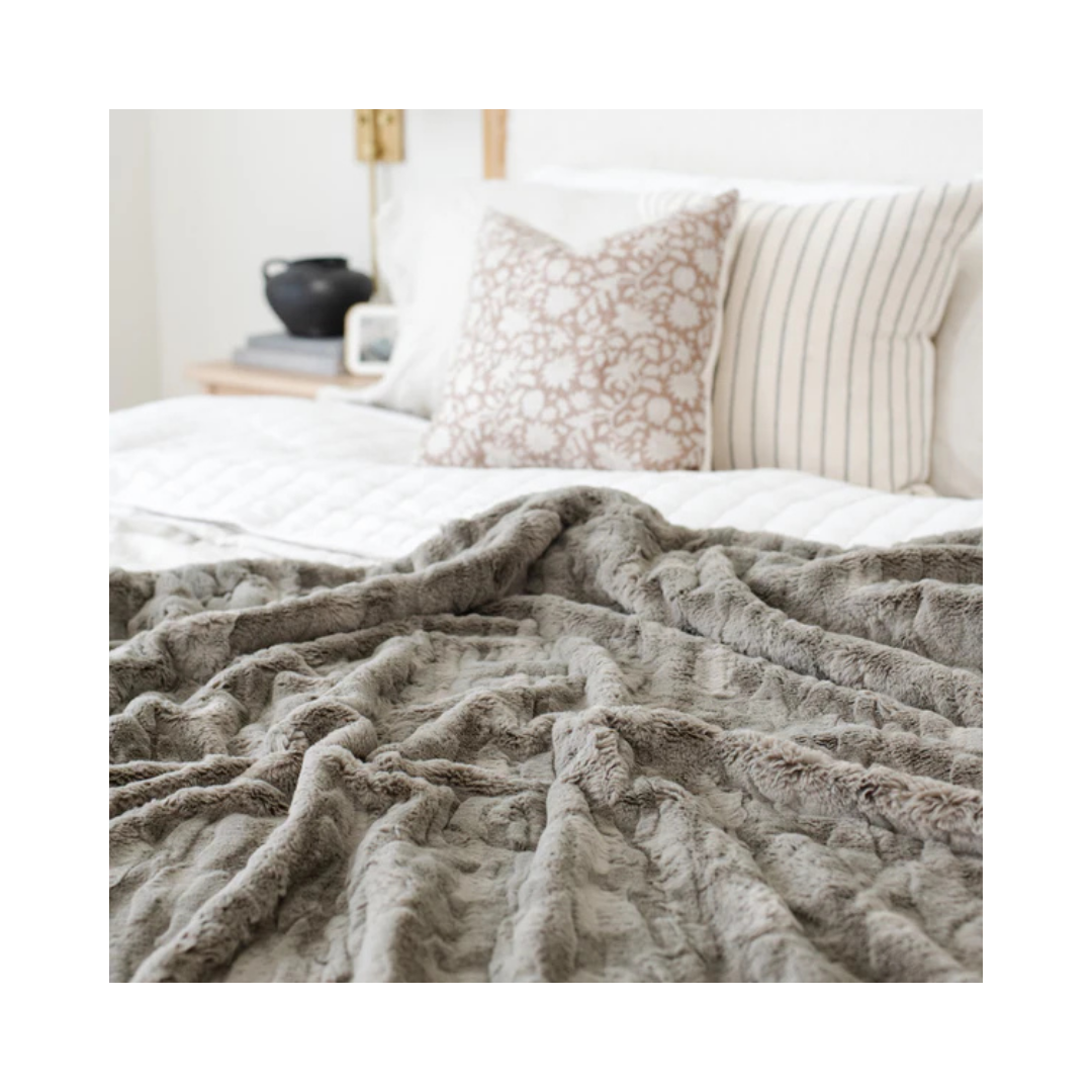 Cashmere Patterned Faux Fur XL Throw Blanket