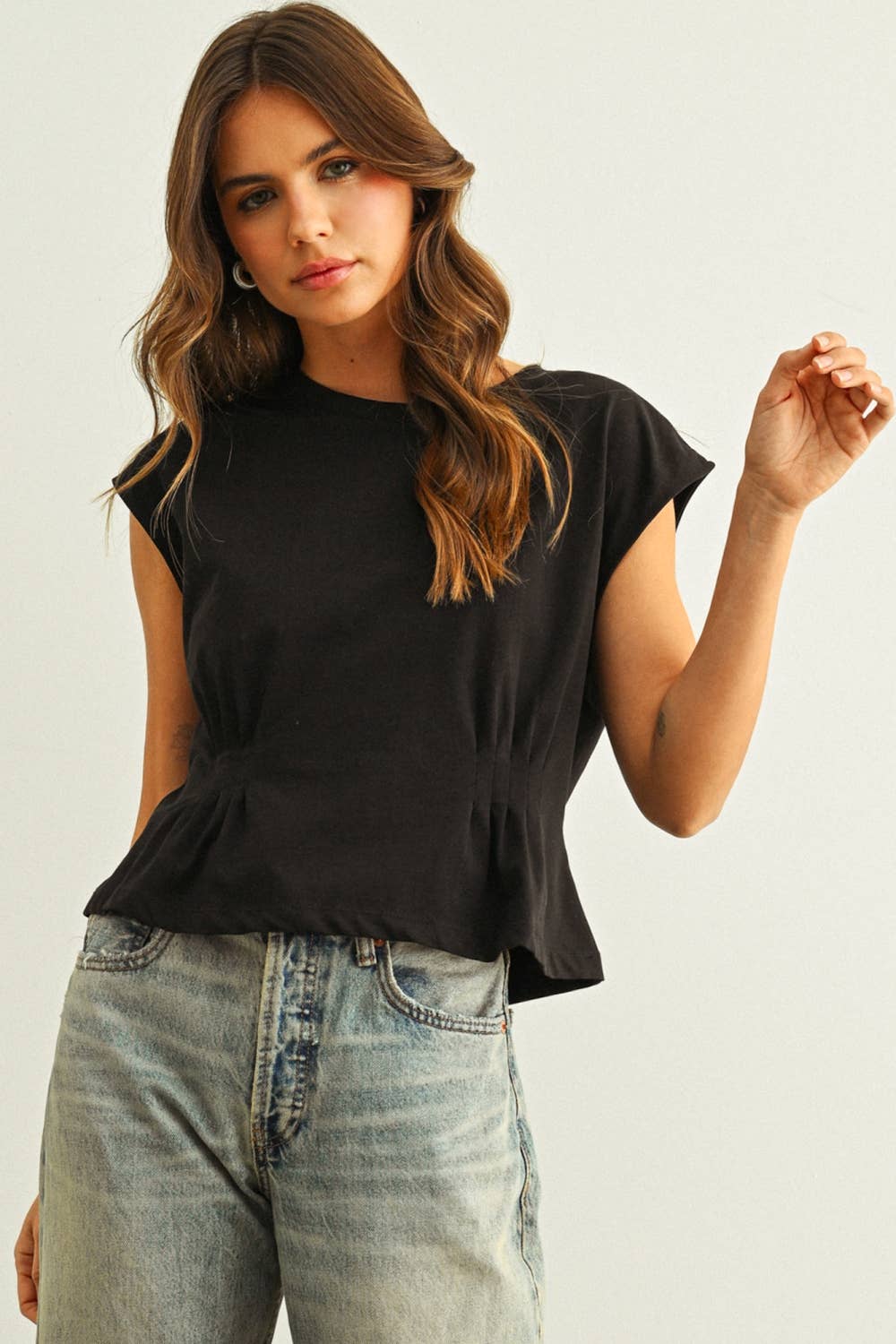 ET6371   ROUND NECK WAIST DETAILED CAP SLEEVE TOP: MISTY WHITE / L