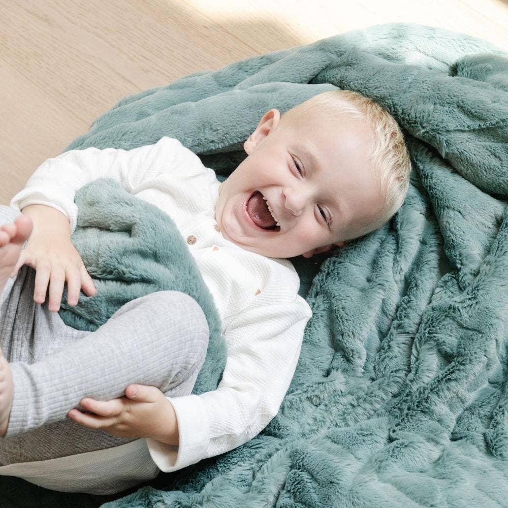 PATTERNED FAUX FUR THROW BLANKETS: Fir