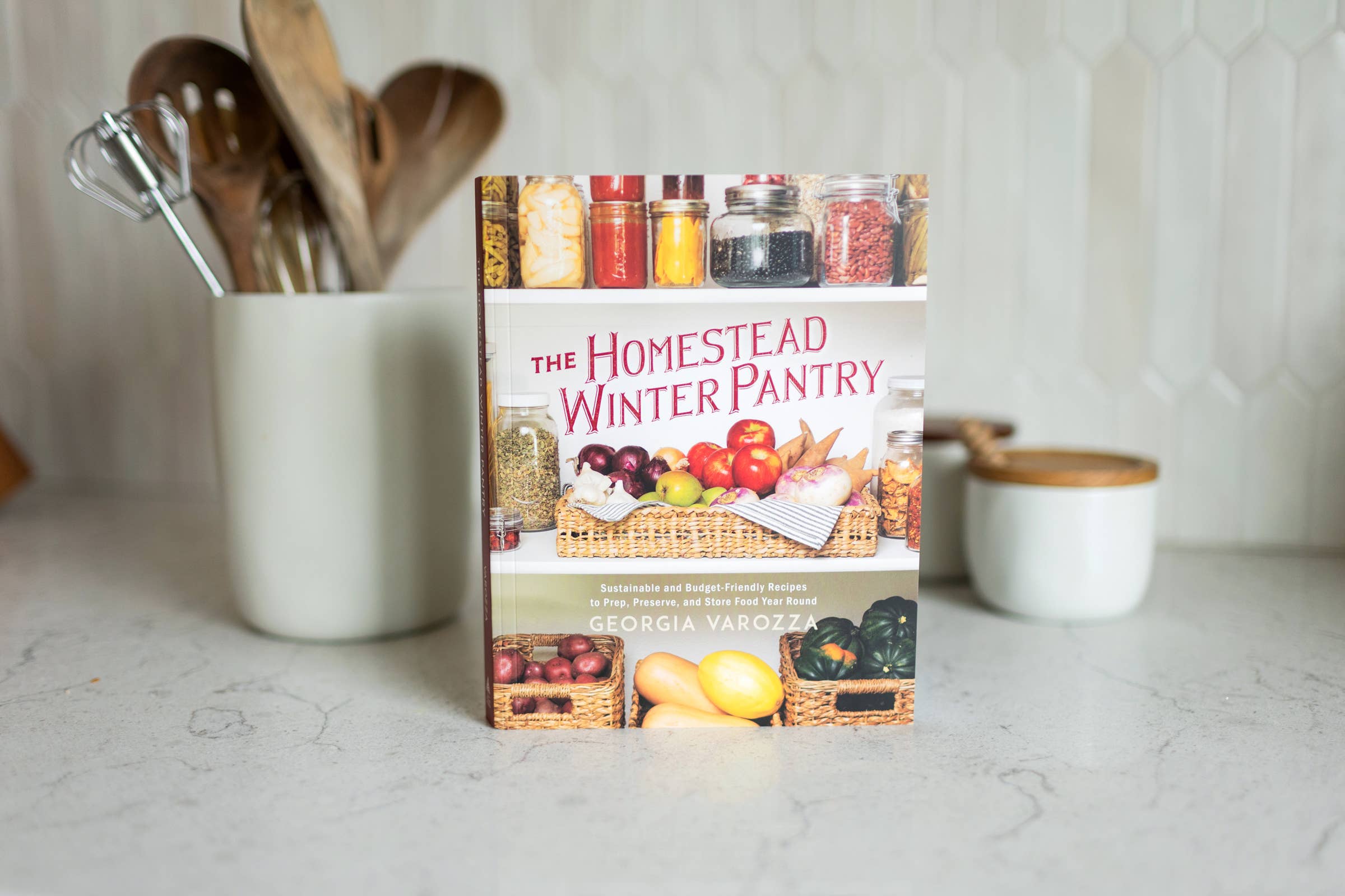 The Homestead Winter Pantry: Paperback / English