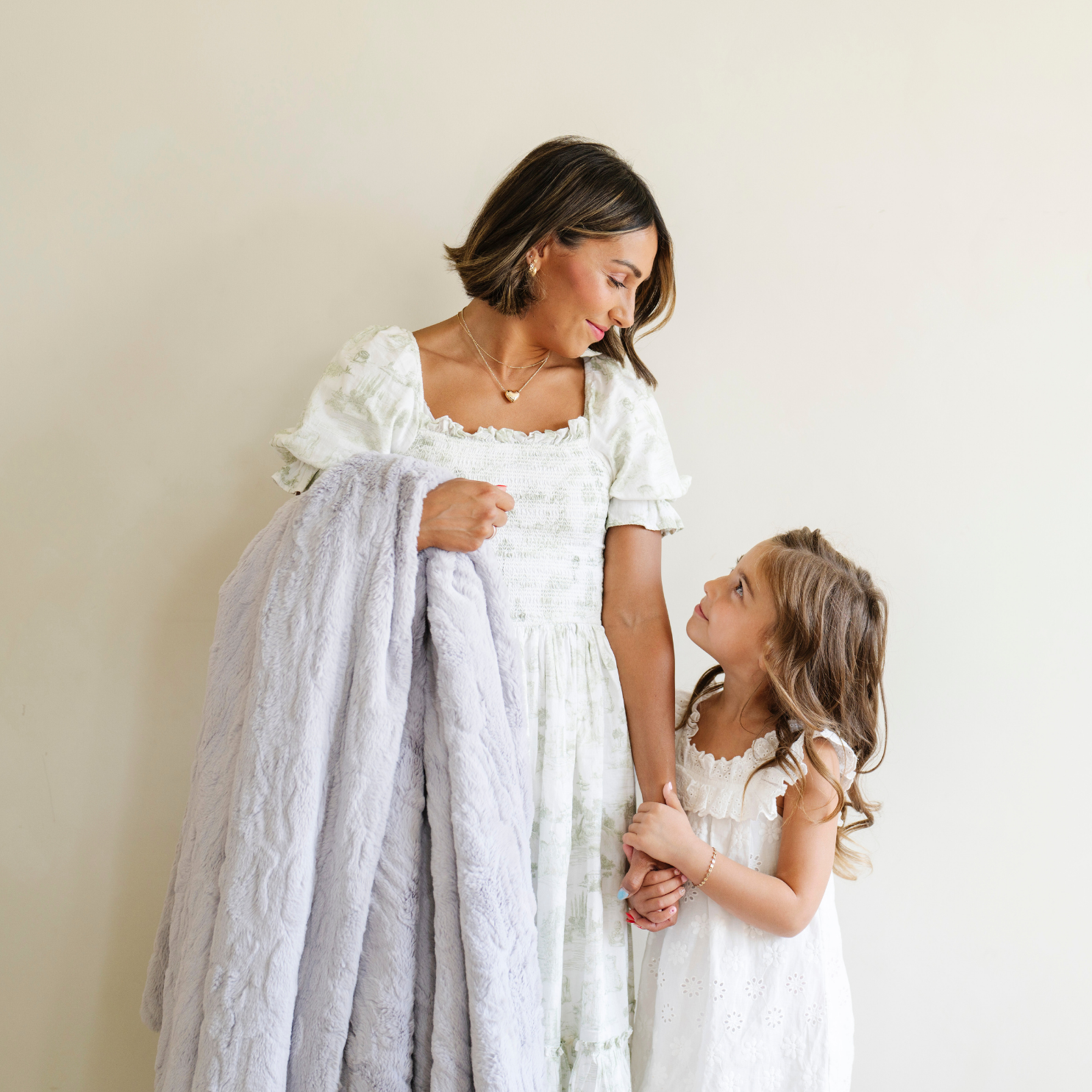 PATTERNED FAUX FUR XL THROW BLANKETS: Ivory