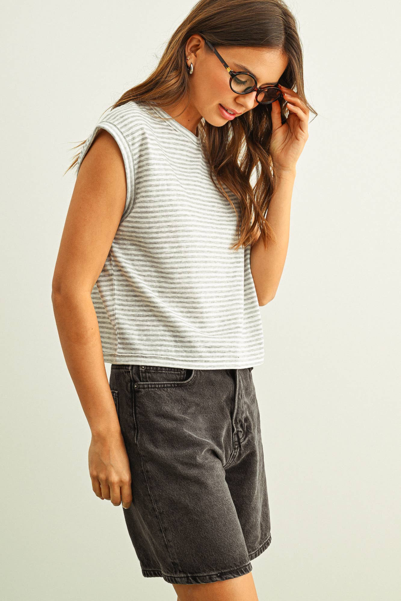 ET6213   STRIPE PATTERN SLUB TOP: TAN/WHITE / M