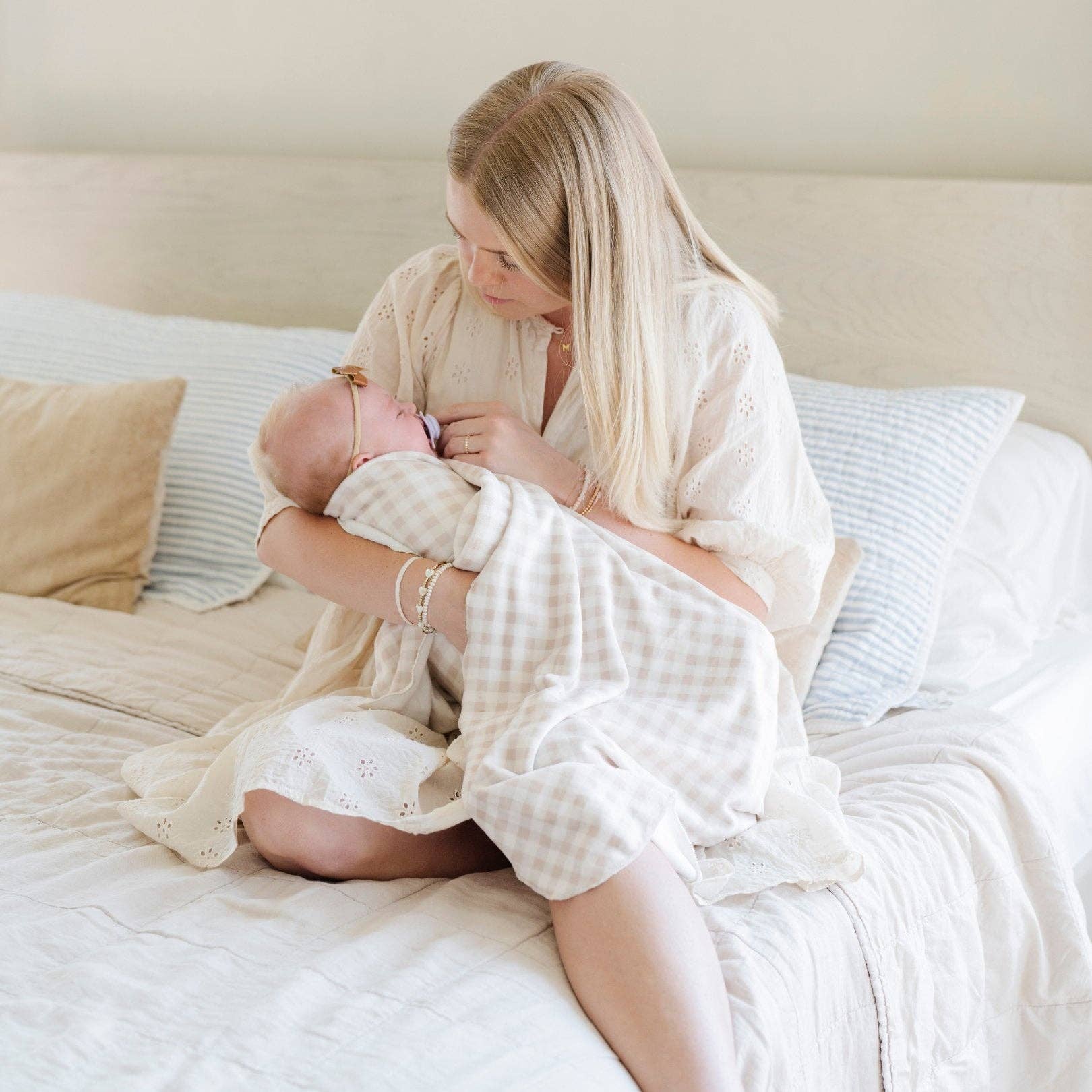 MINKY STRETCH LUXE SWADDLE/BLANKET: Floral
