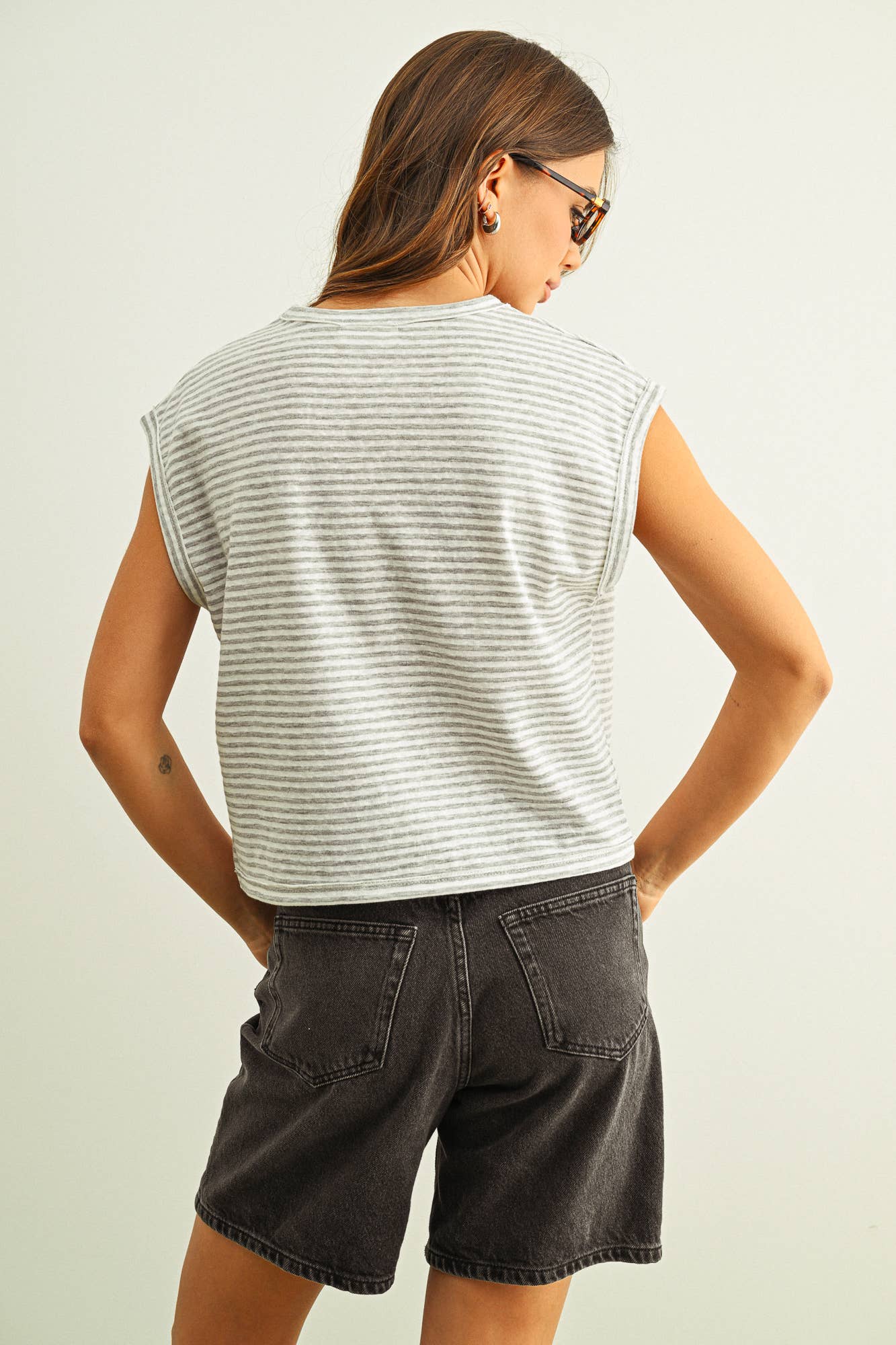 ET6213   STRIPE PATTERN SLUB TOP: TAN/WHITE / M
