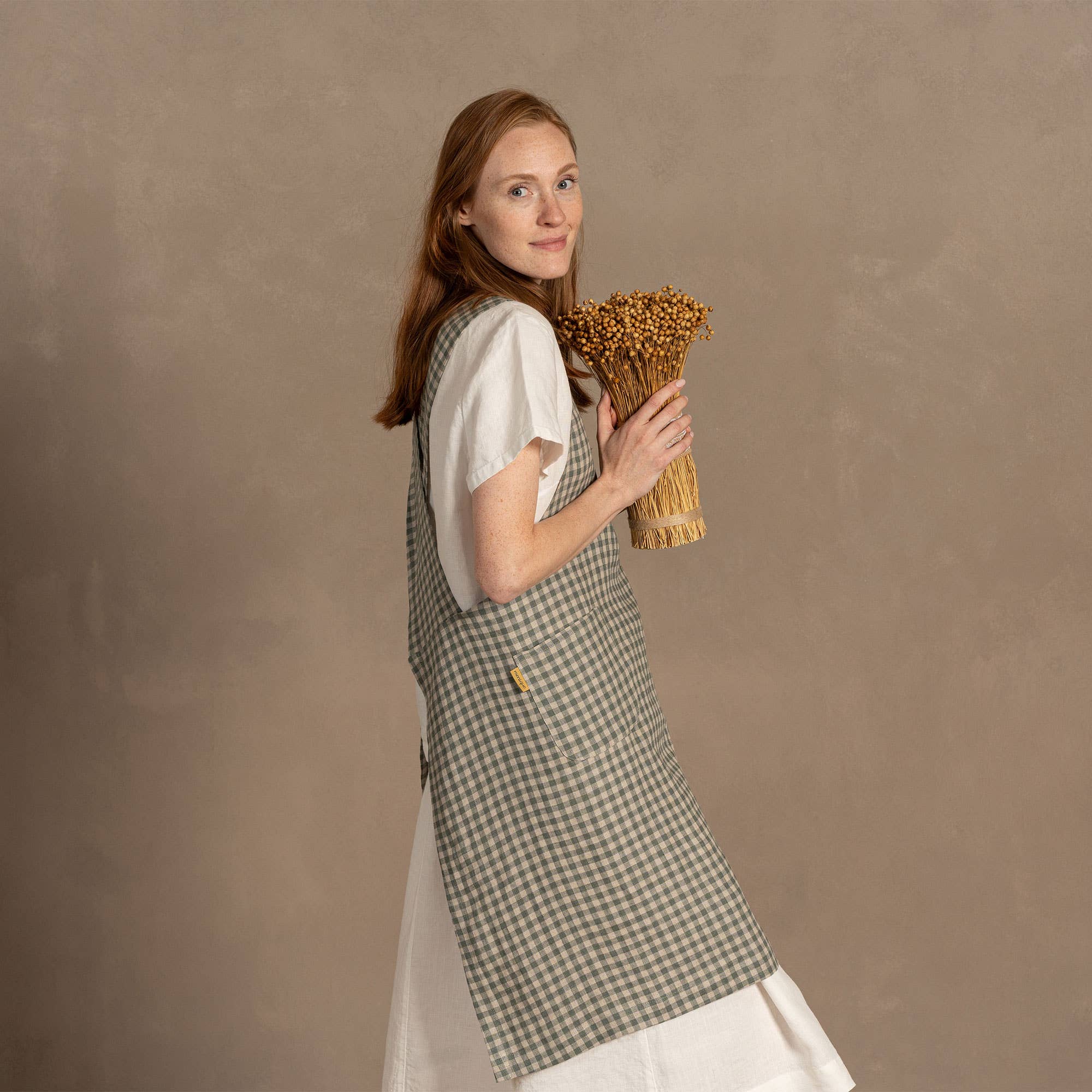 Linen Cross-Back Apron: Shadow Purple / S/M