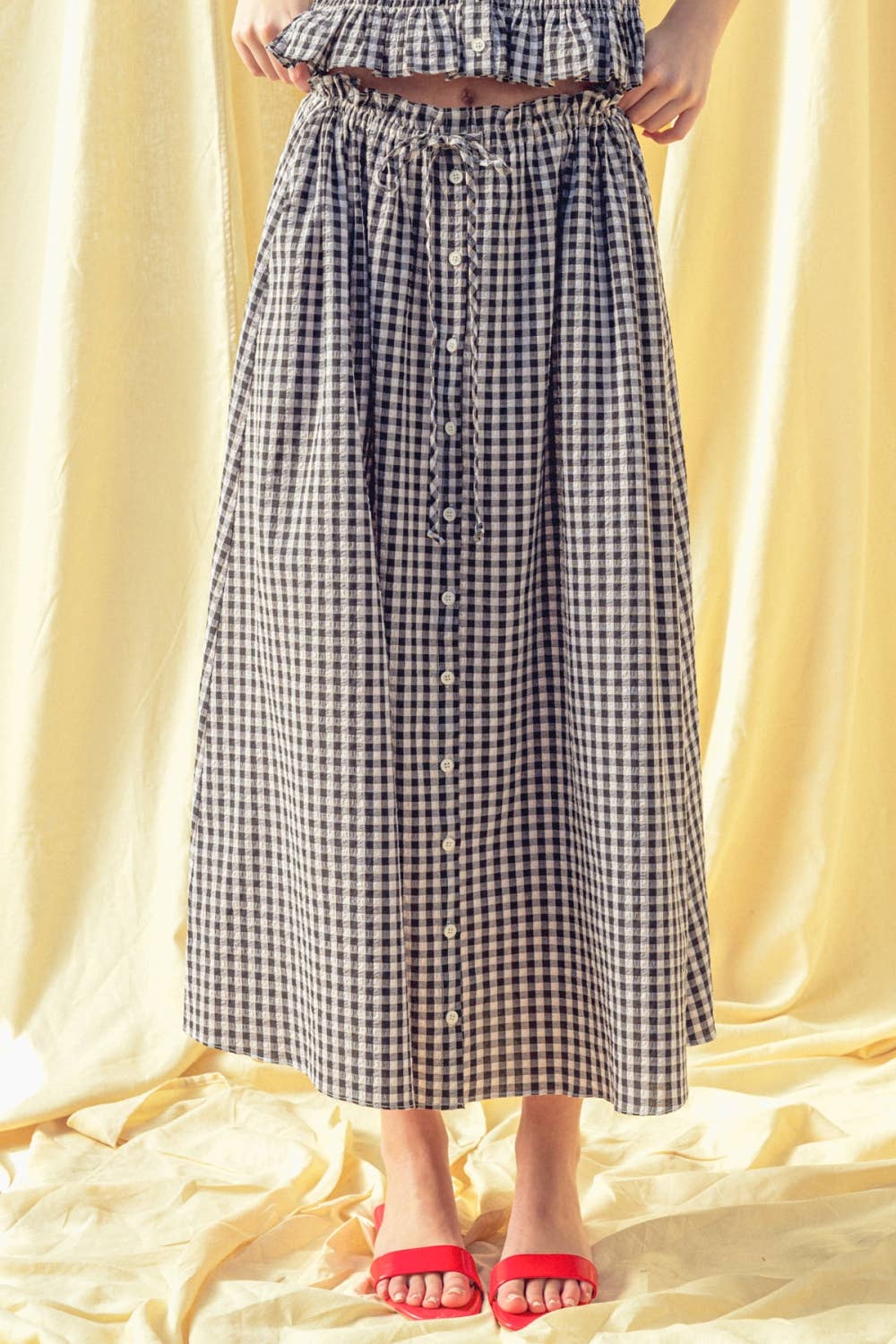 S5994ST   GINGHAM PATTERN BUTTON FRONT LONG SKIRT: RED / M