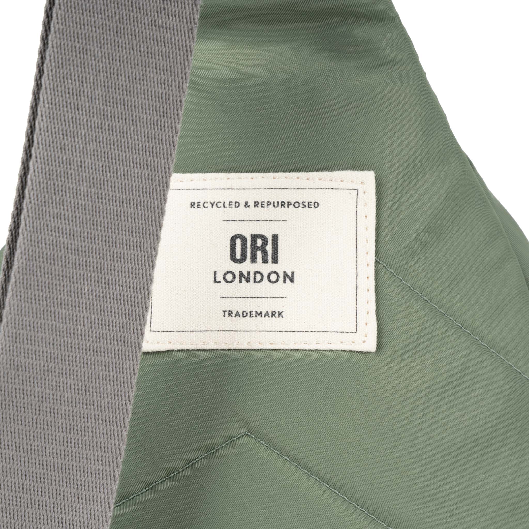 Willesden Sling Bag in Granite Nylon: Large