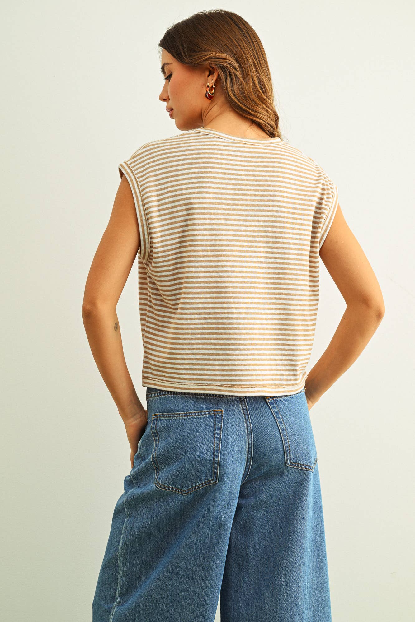 ET6213   STRIPE PATTERN SLUB TOP: TAN/WHITE / M