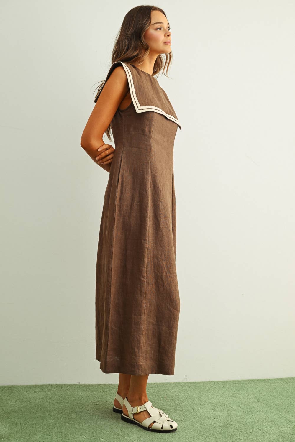 D6040   SAILOR COLLAR SLEEVELESS LONG DRESS: BROWN / S