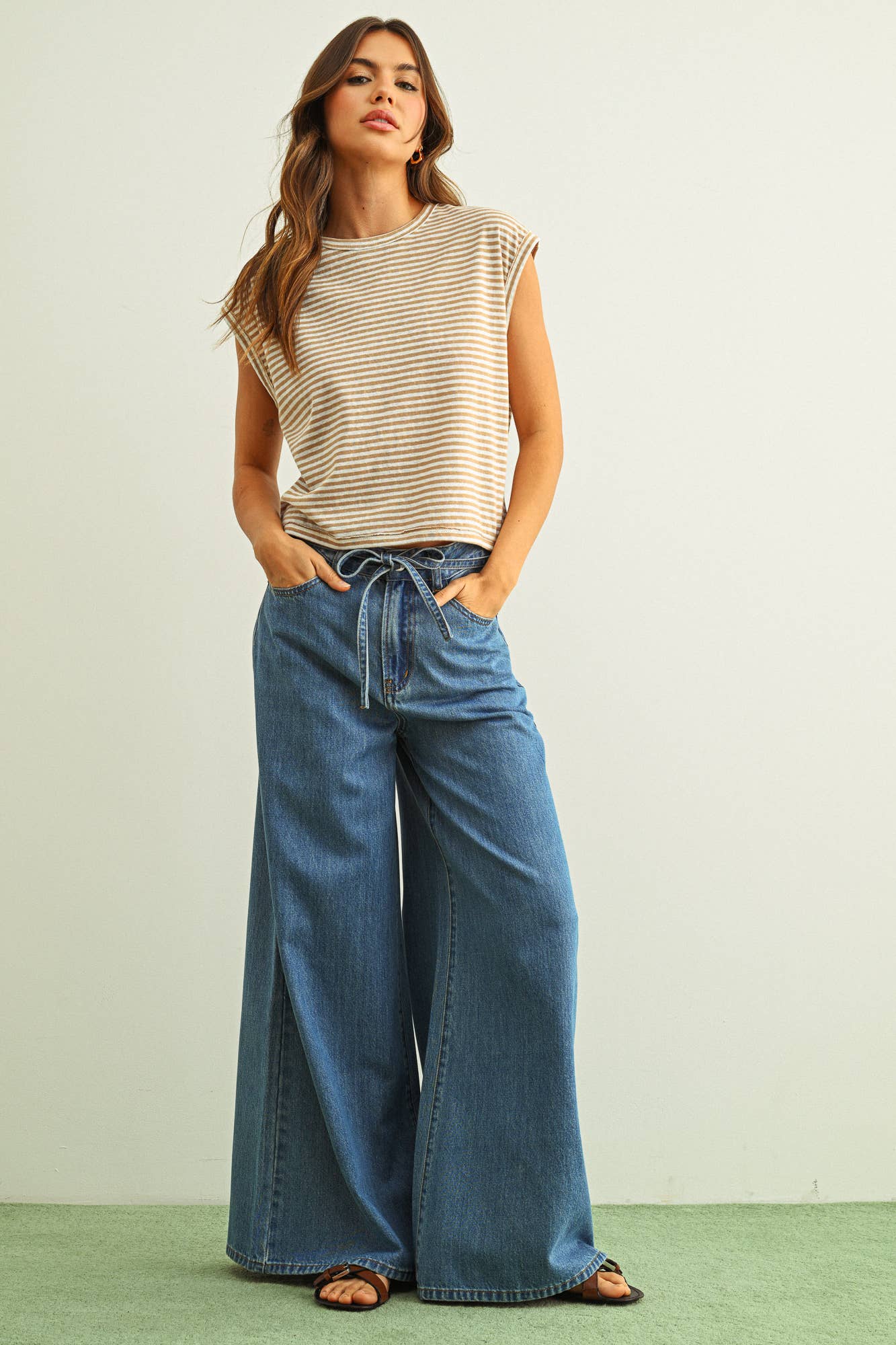 ET6213   STRIPE PATTERN SLUB TOP: TAN/WHITE / M