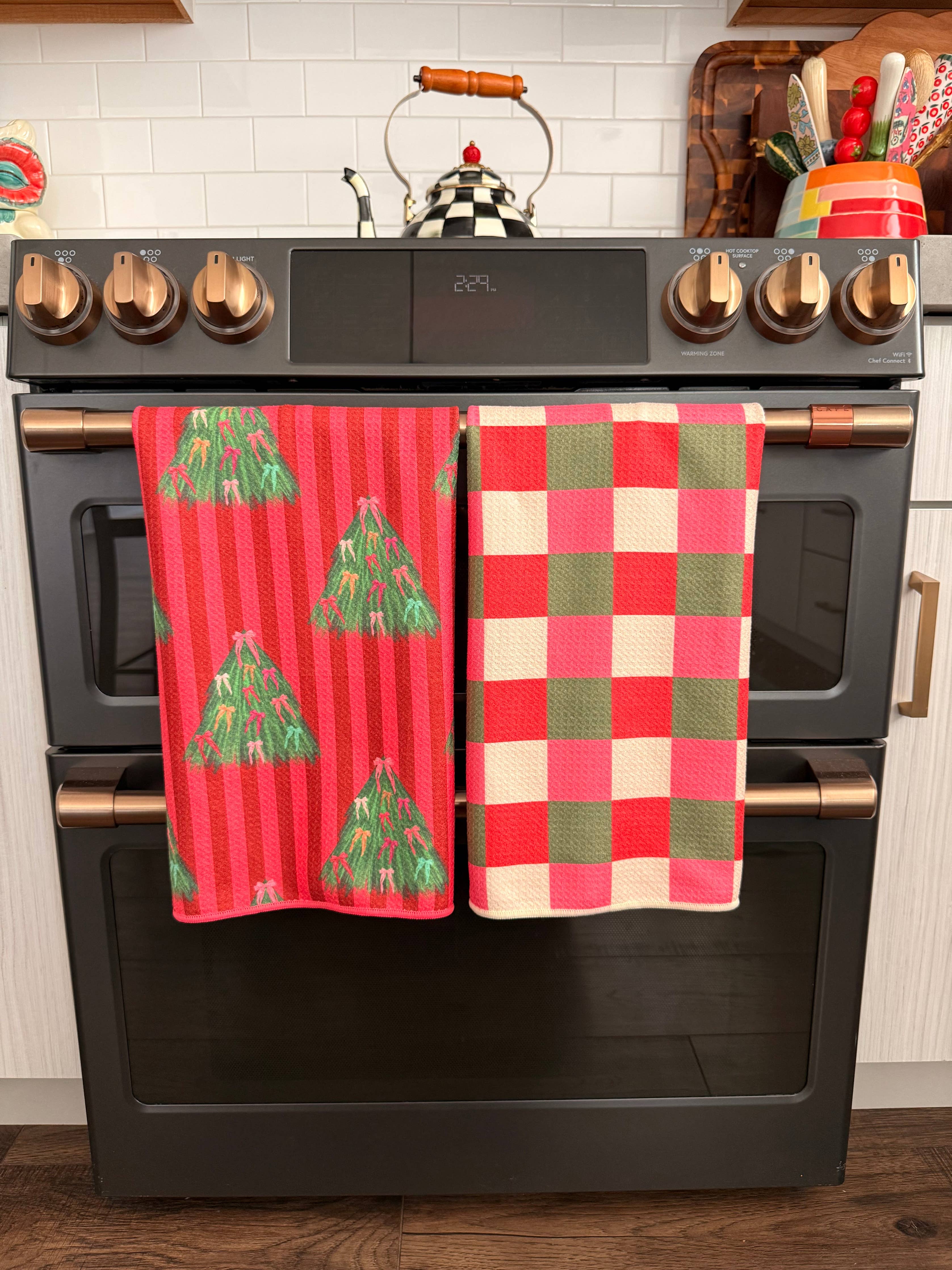 Crae.Home - Merry Maker: Reversible Hand Towel - Pink / 19x29in