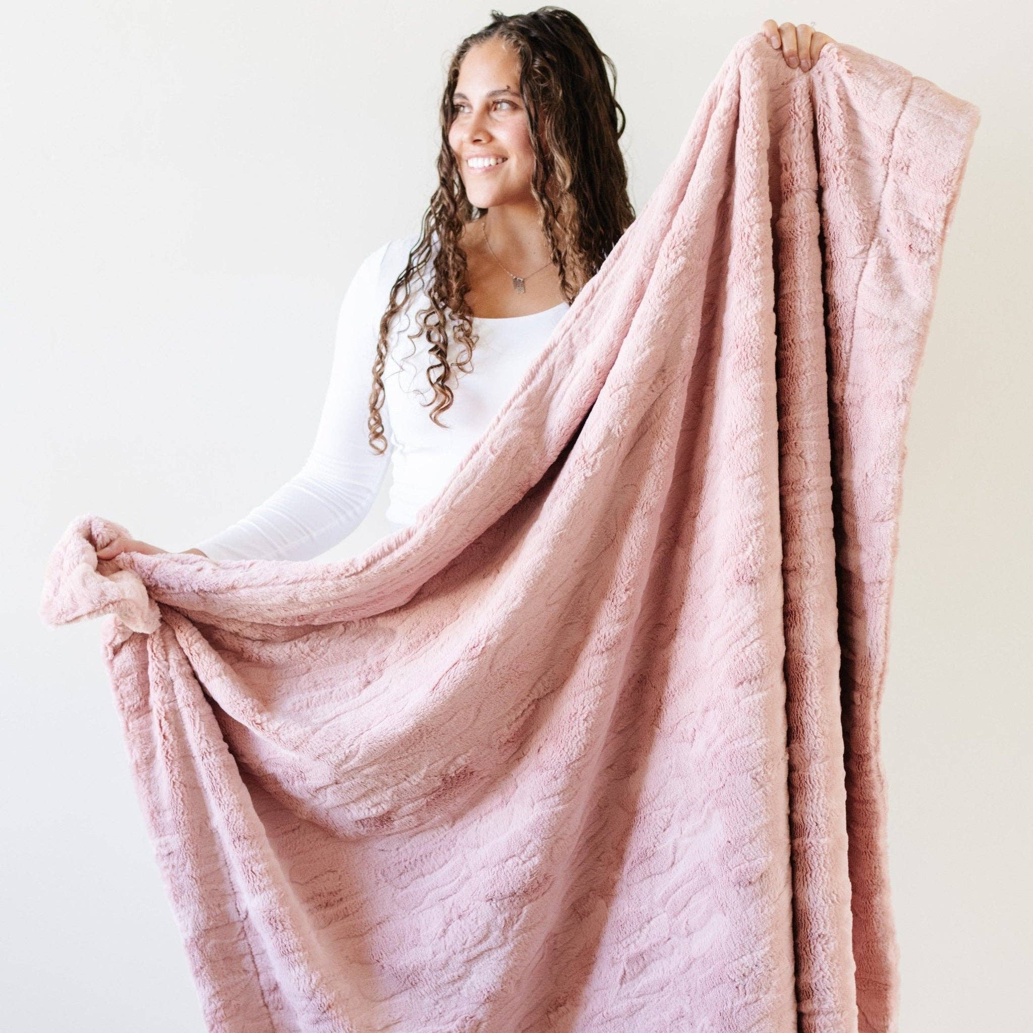 PATTERNED FAUX FUR XL THROW BLANKETS: Ivory